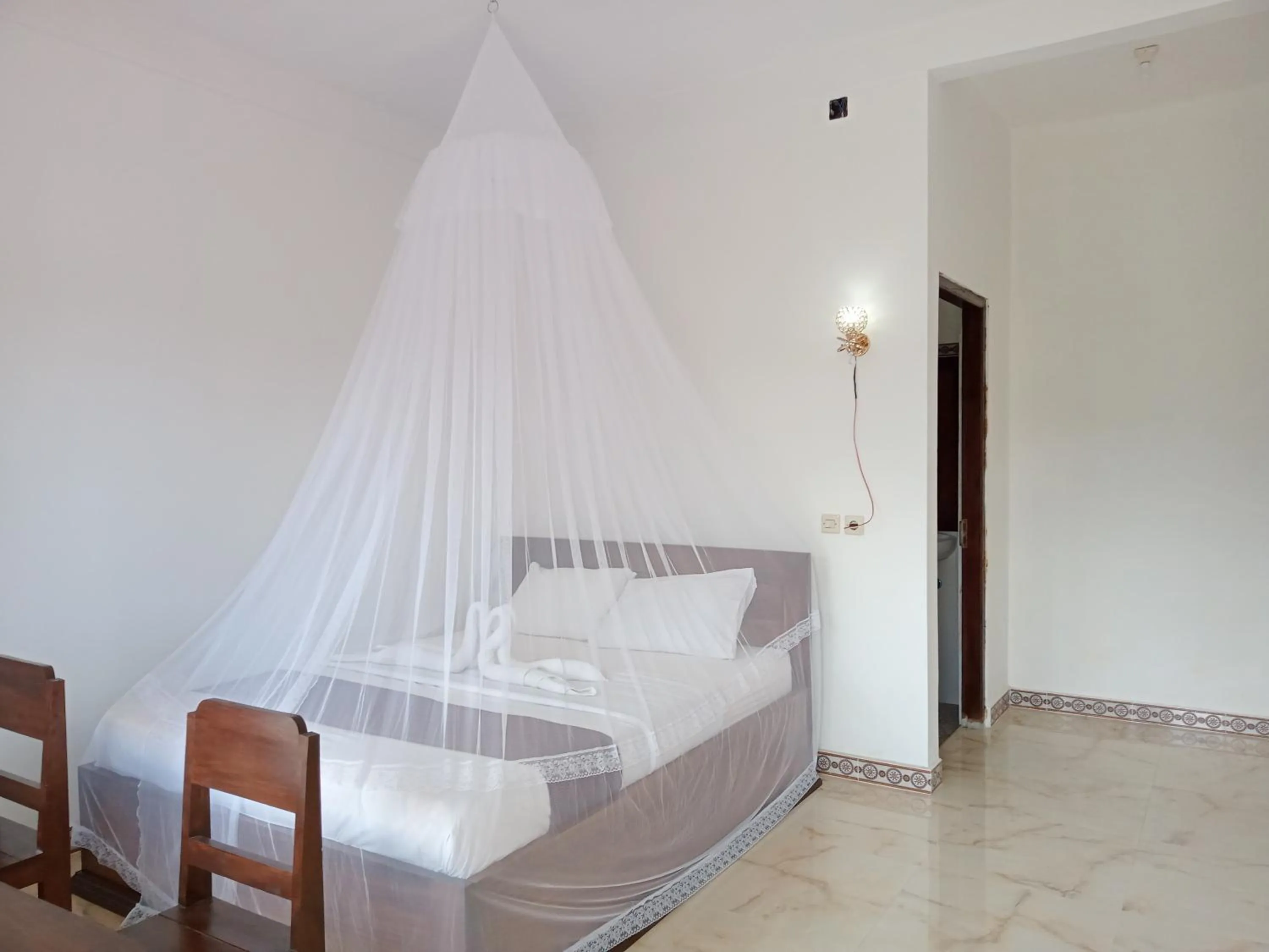 Bed in Aris Homestay and Warung Made