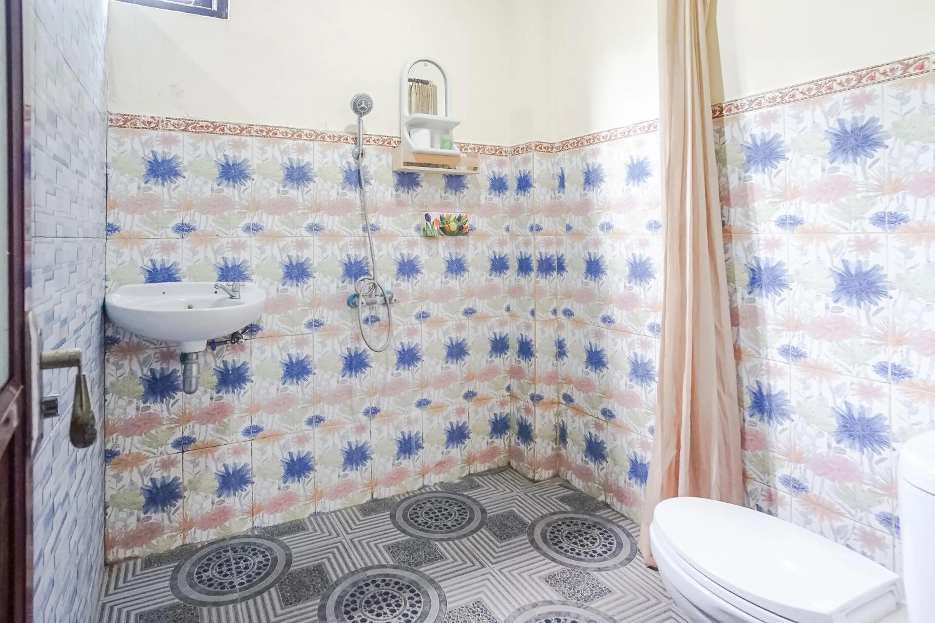 Bathroom in Green View Ubud Hostel Bali