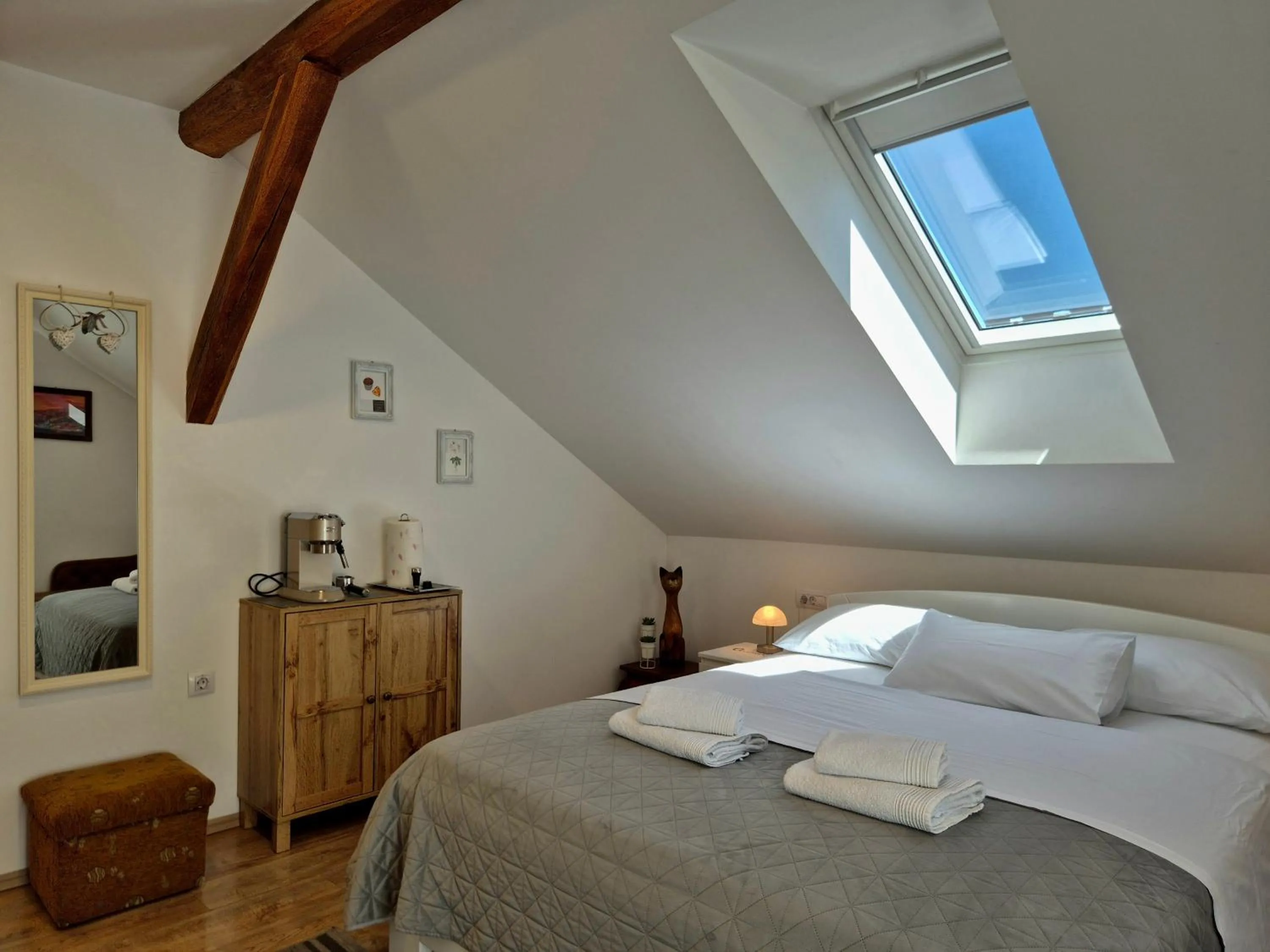 Bed in Rooms Garden