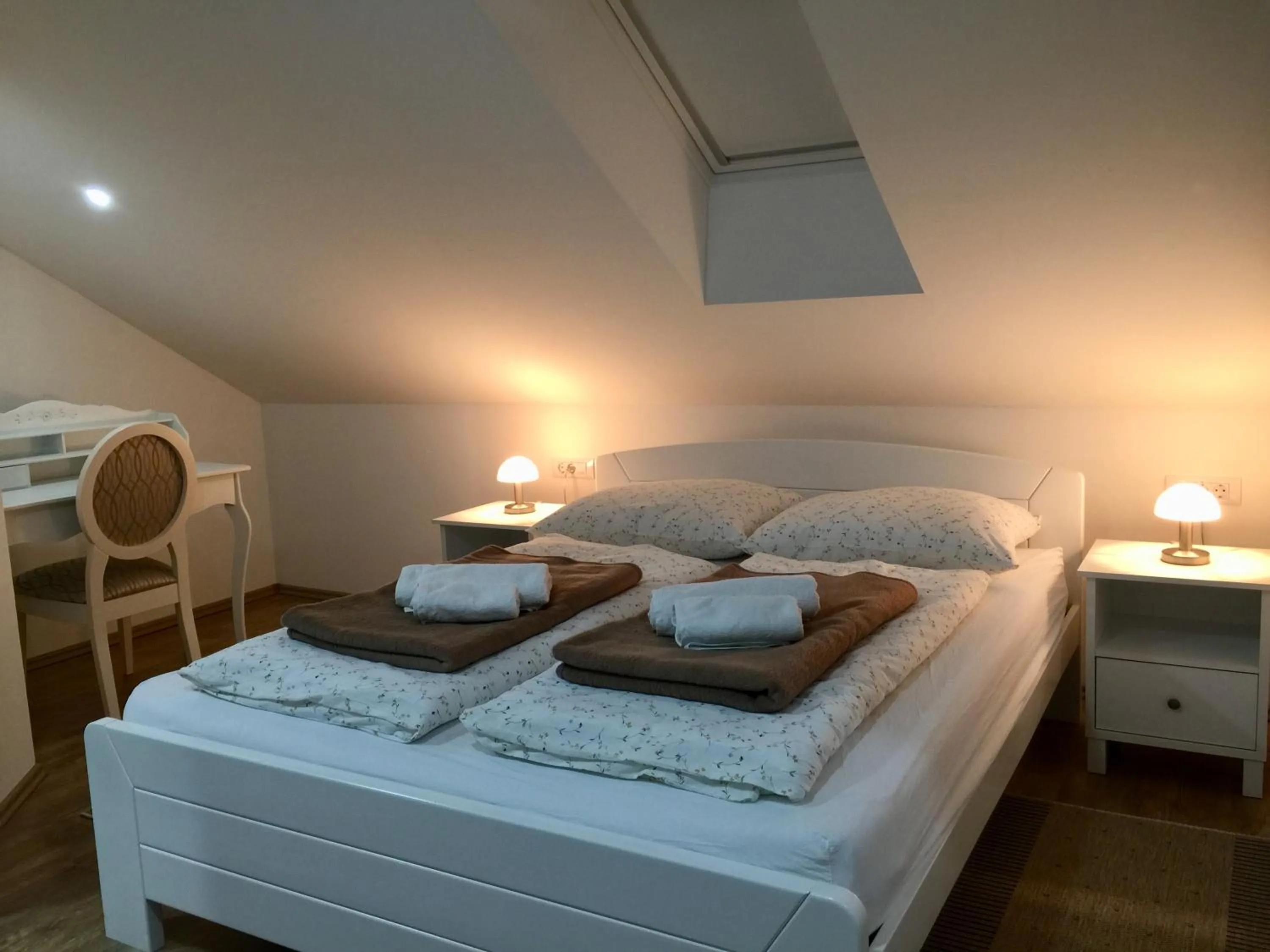 Bed in Rooms Garden