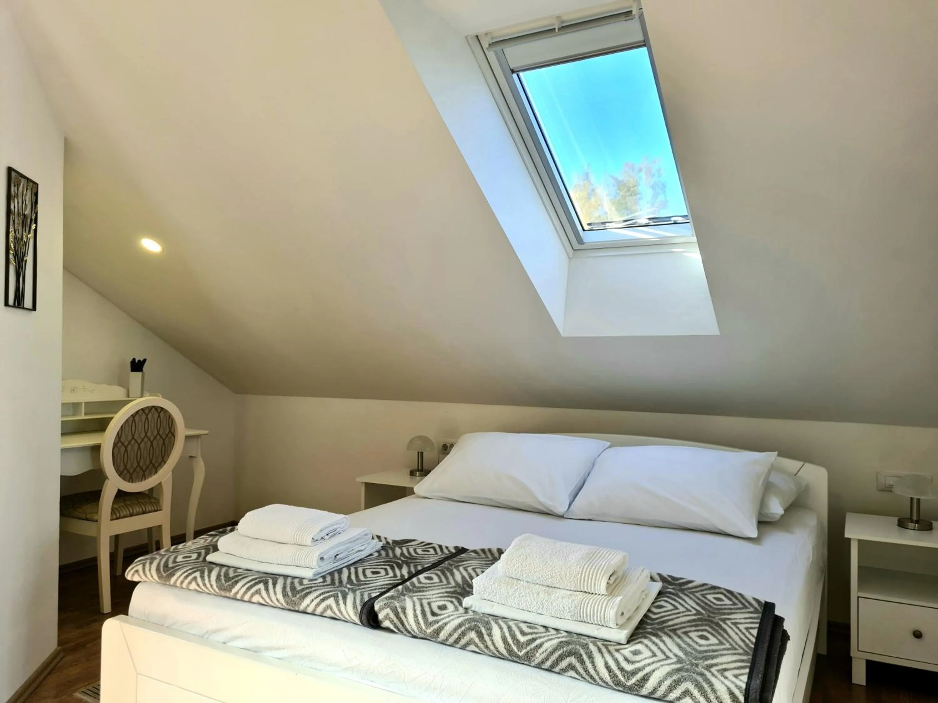 Bed in Rooms Garden