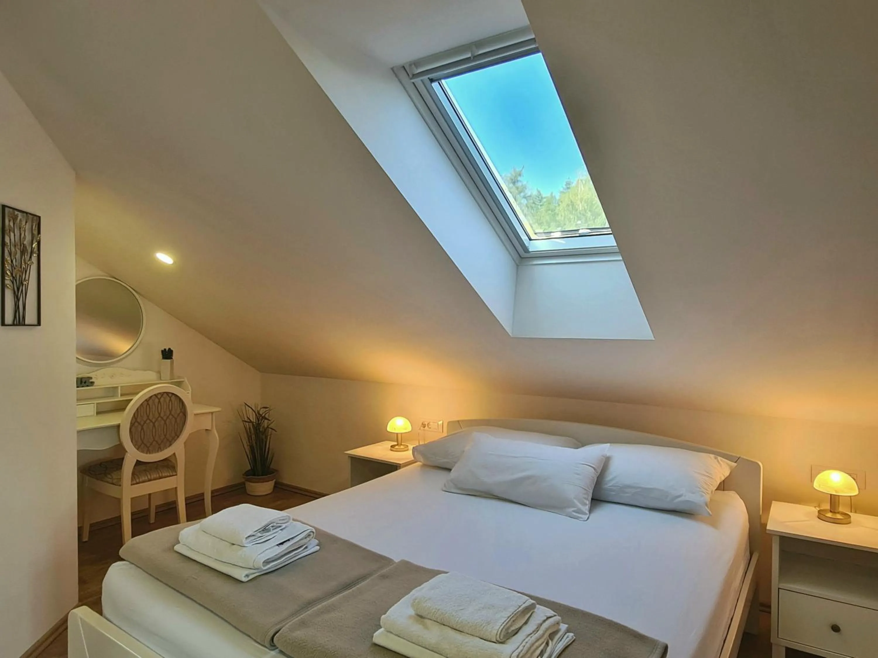 Bed in Rooms Garden