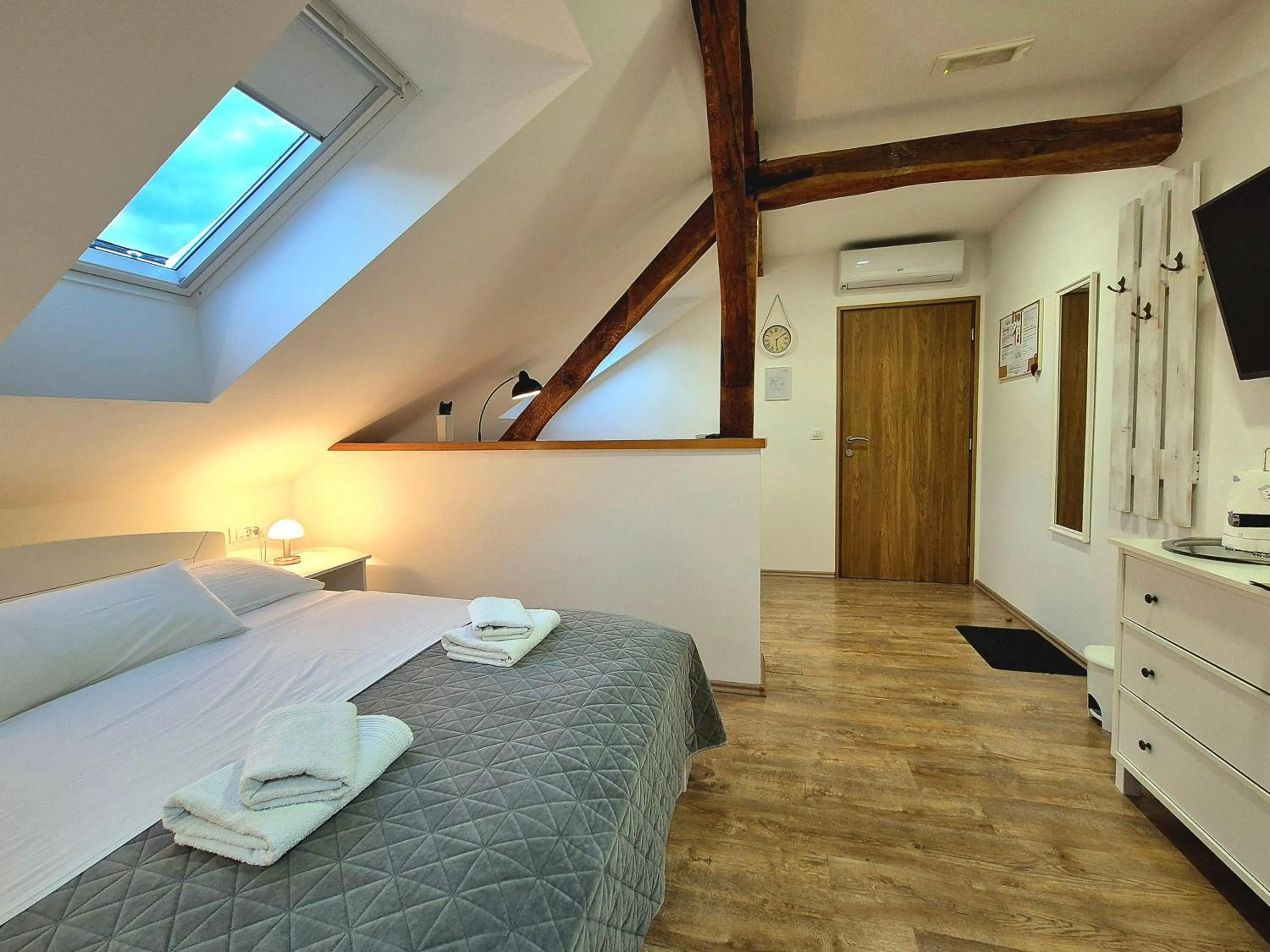 Bed in Rooms Garden
