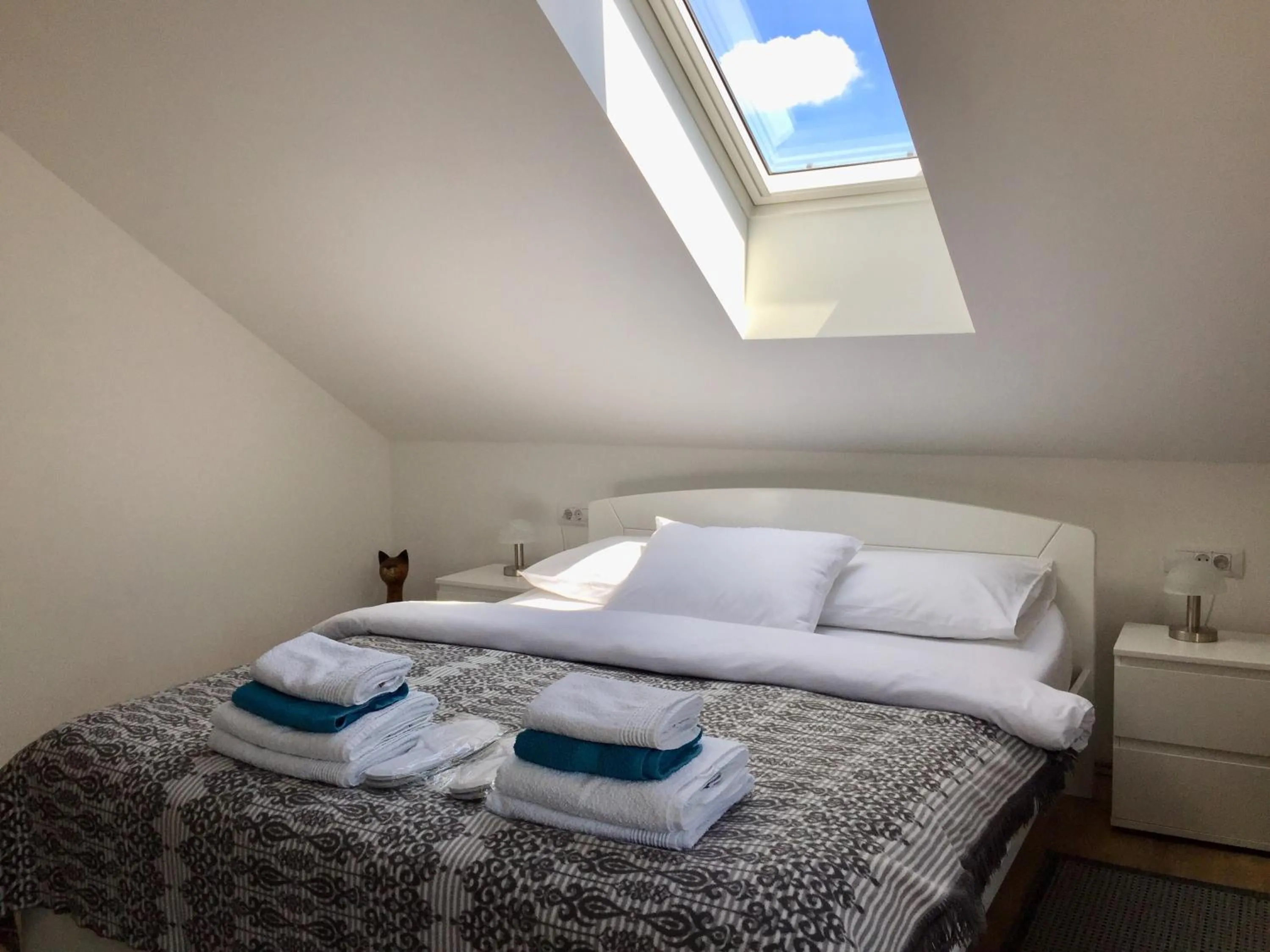 Spring, Bed in Rooms Garden