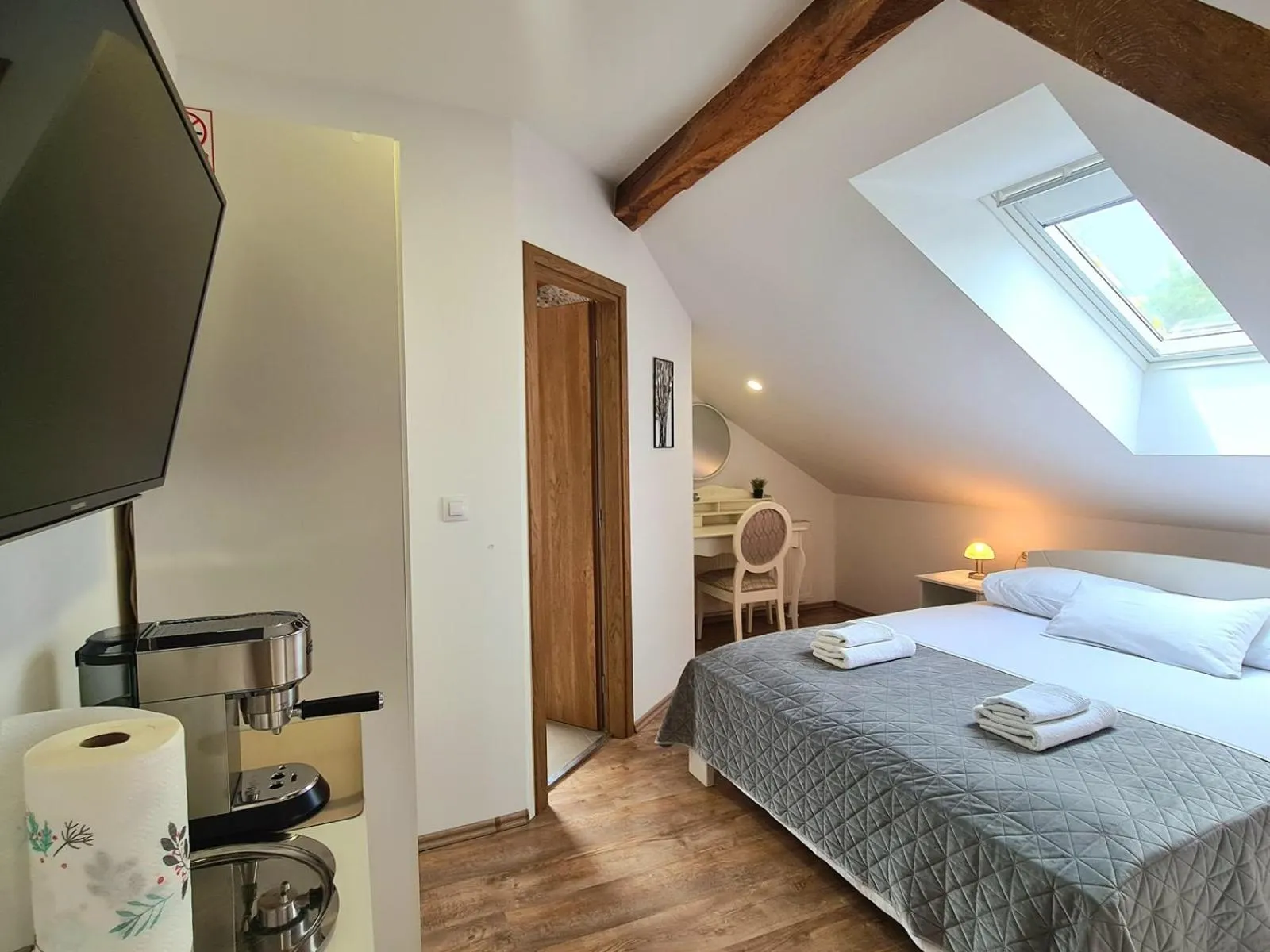 Day, Bed in Rooms Garden