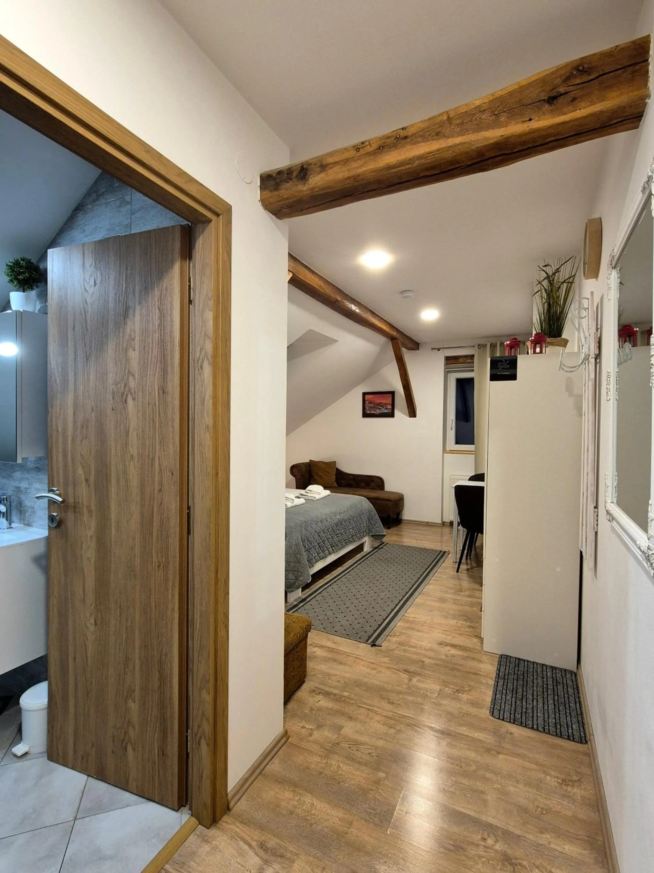 Photo of the whole room, Bed in Rooms Garden