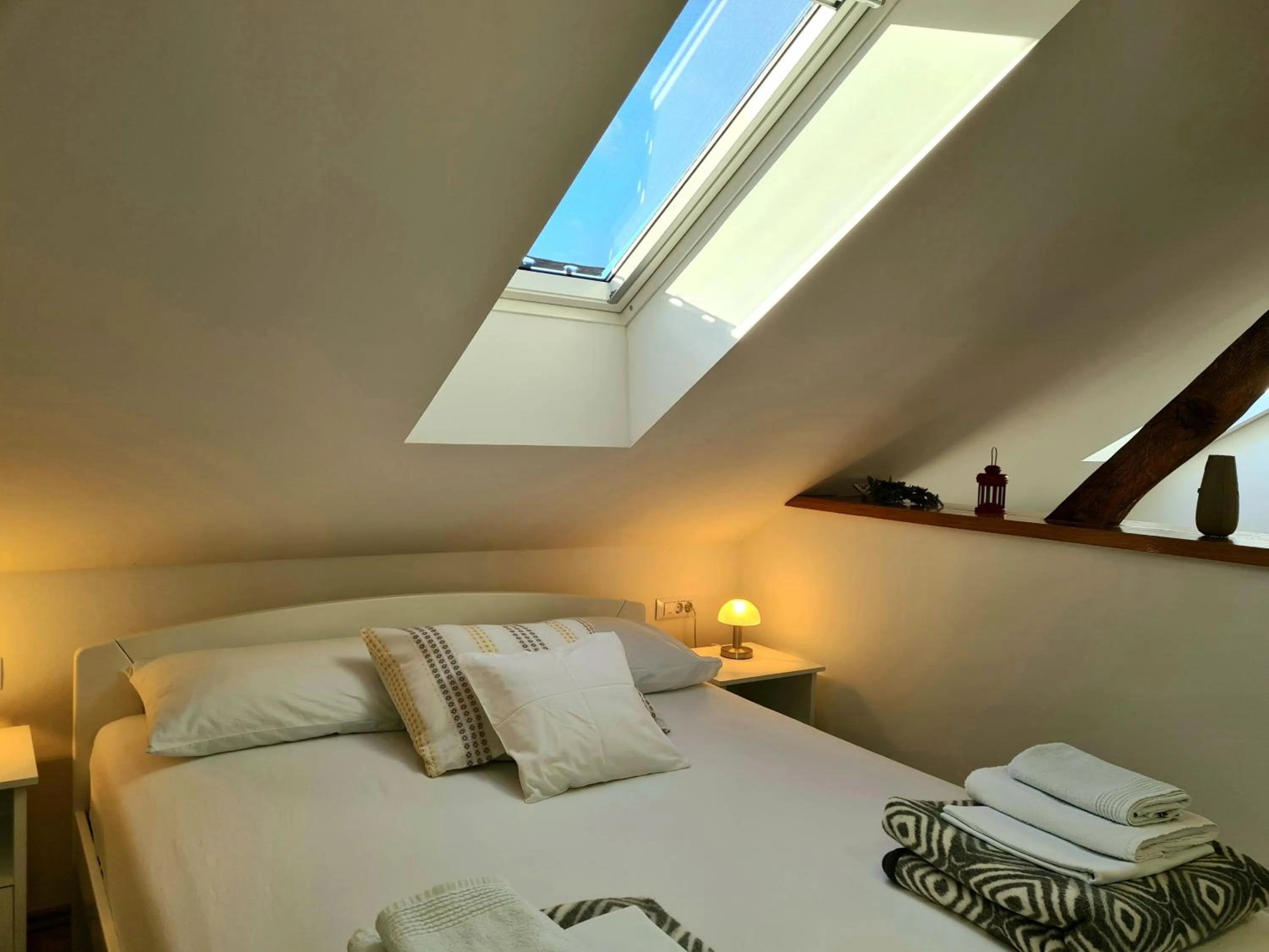 Bed in Rooms Garden