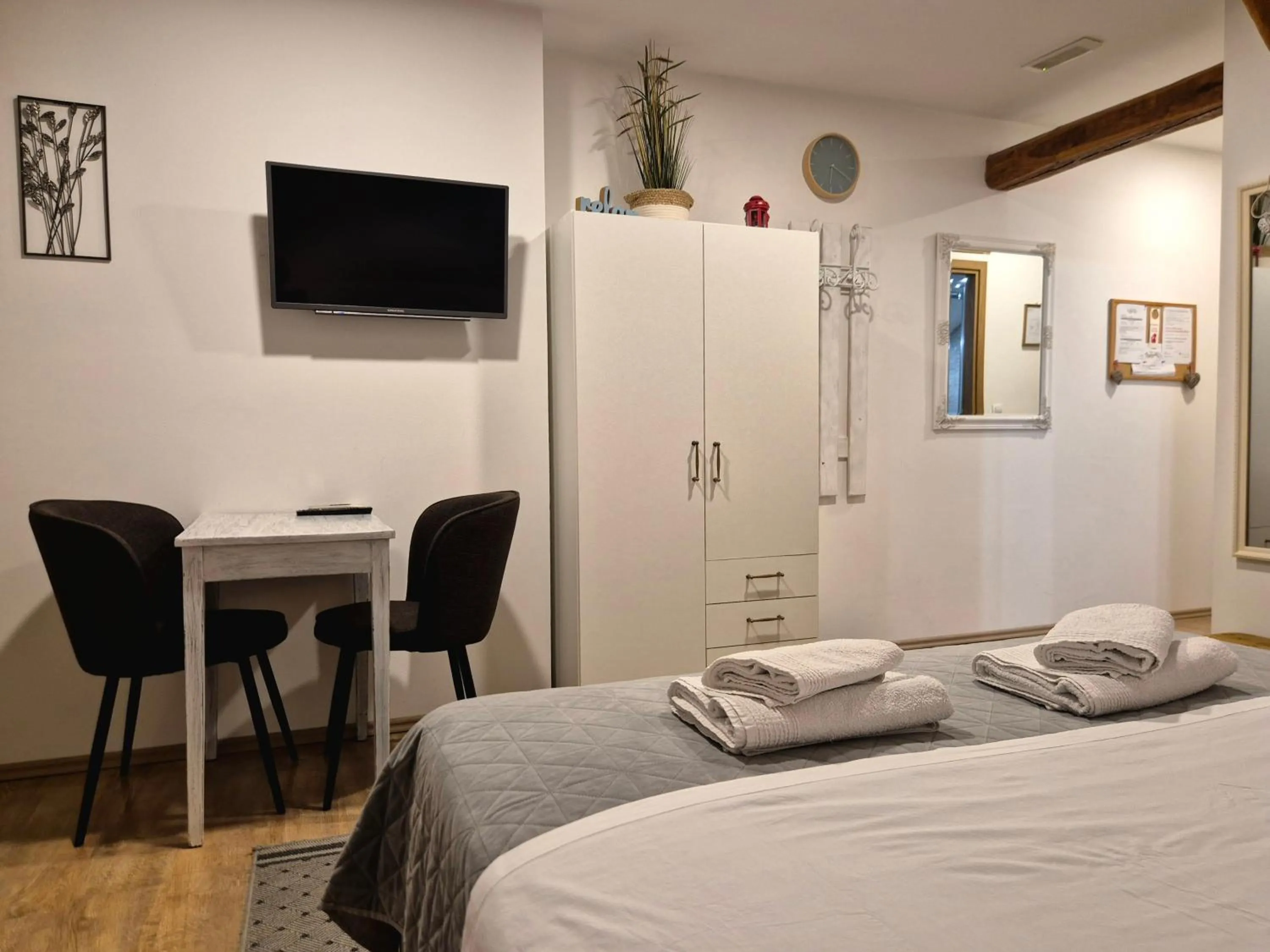 Bed in Rooms Garden