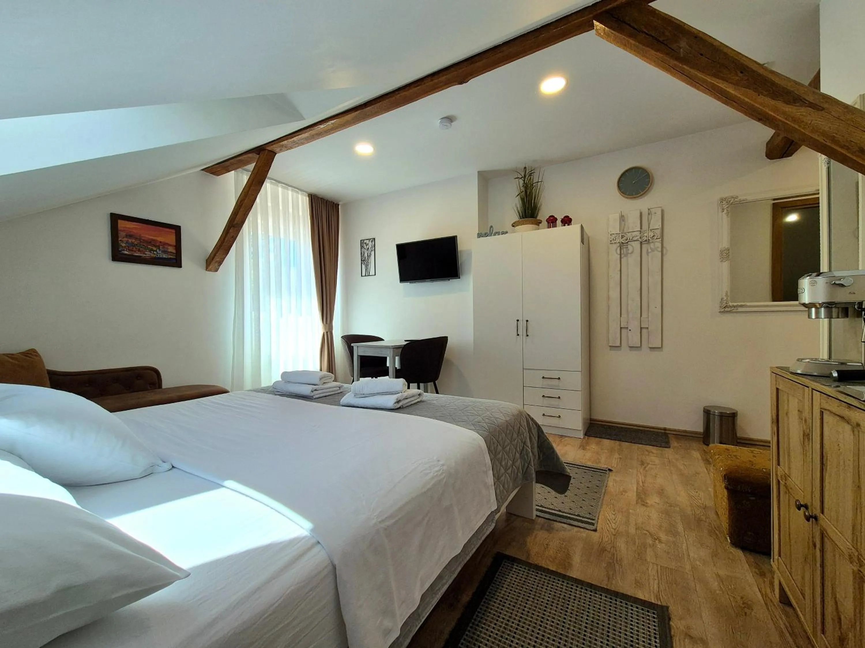 Bed in Rooms Garden