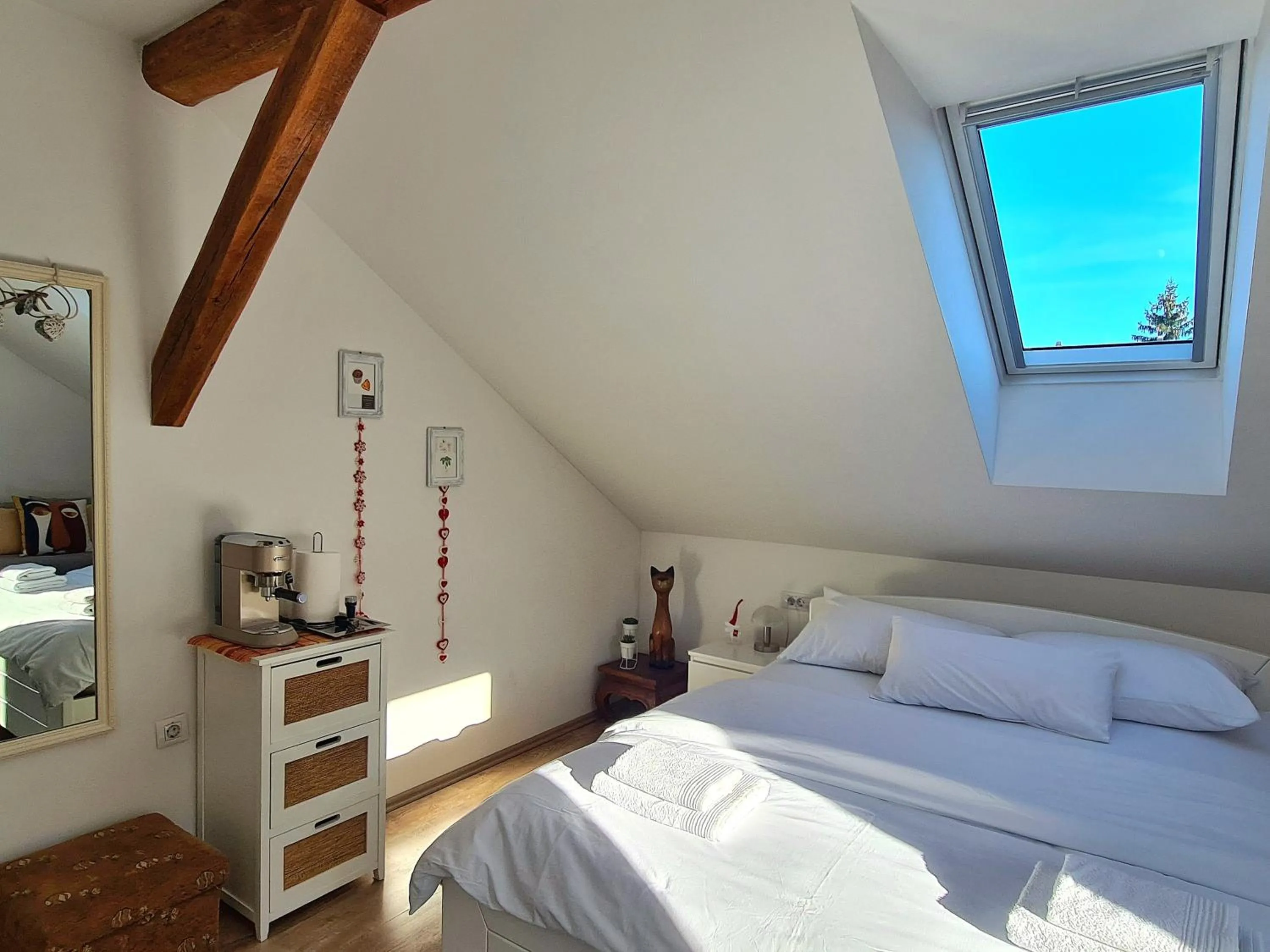 Bed in Rooms Garden