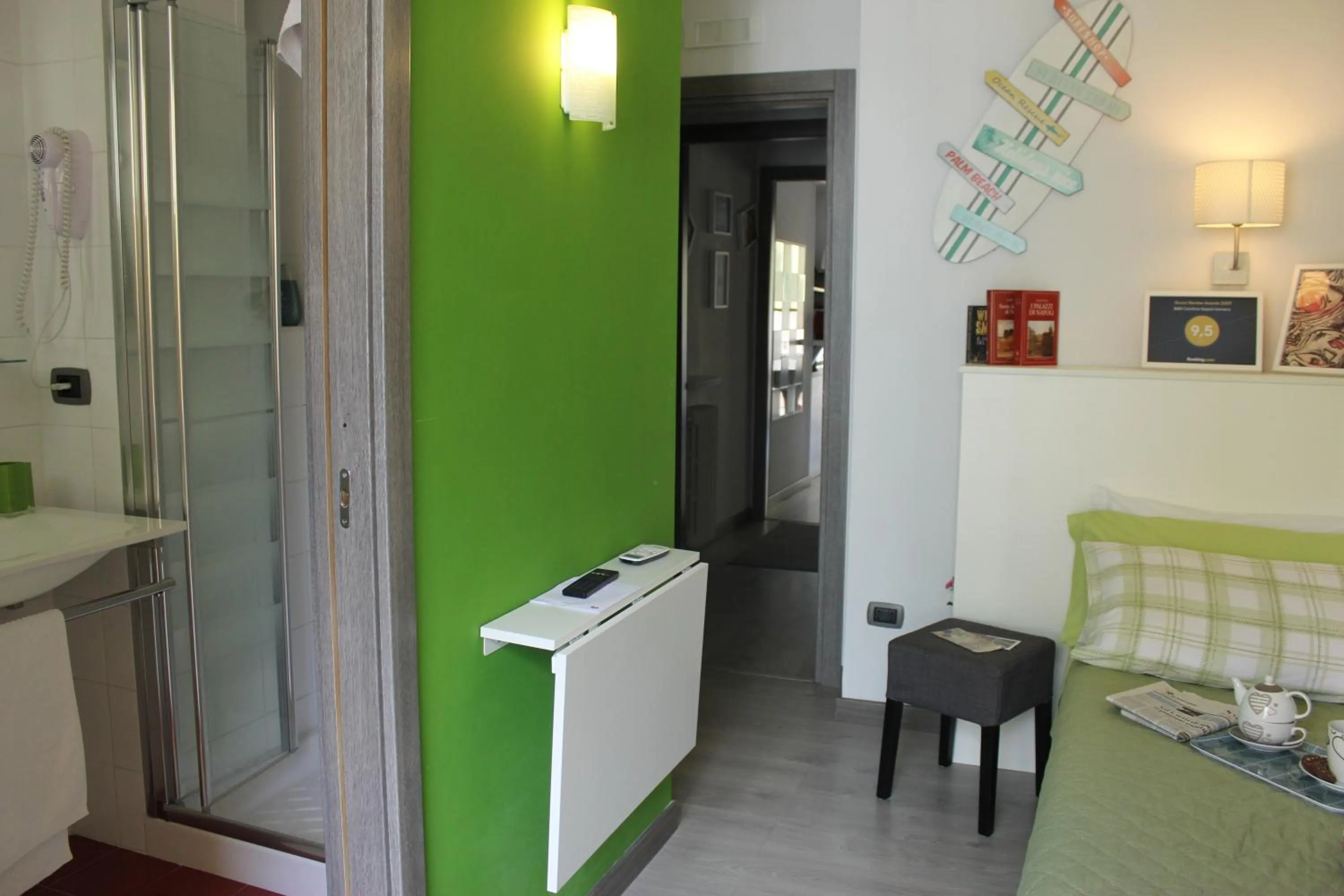 Shower in B&B Carolina Napoli-Vomero