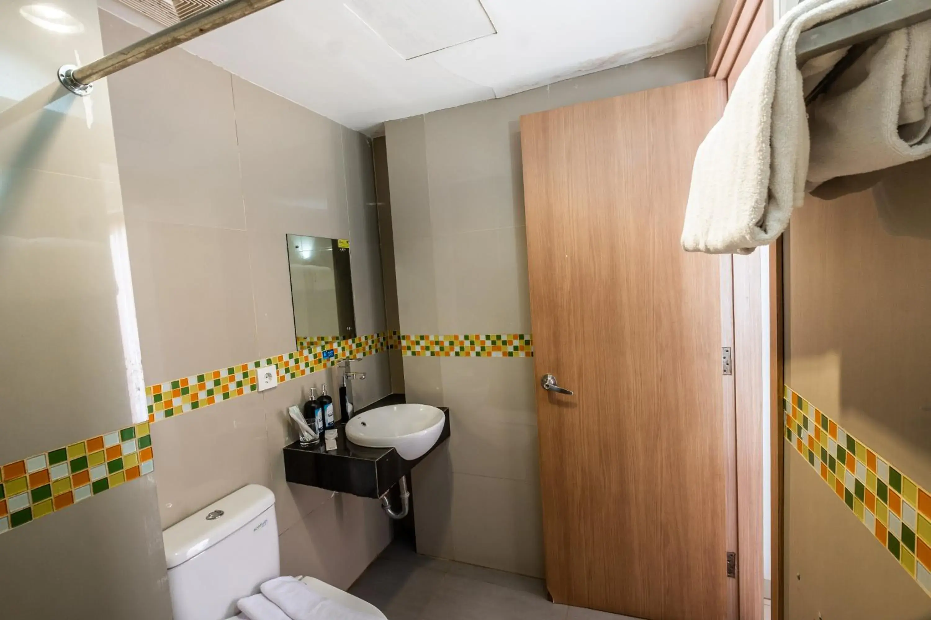 Toilet in Kyriad Haka Makassar Toilet in Kyriad Haka Makassar