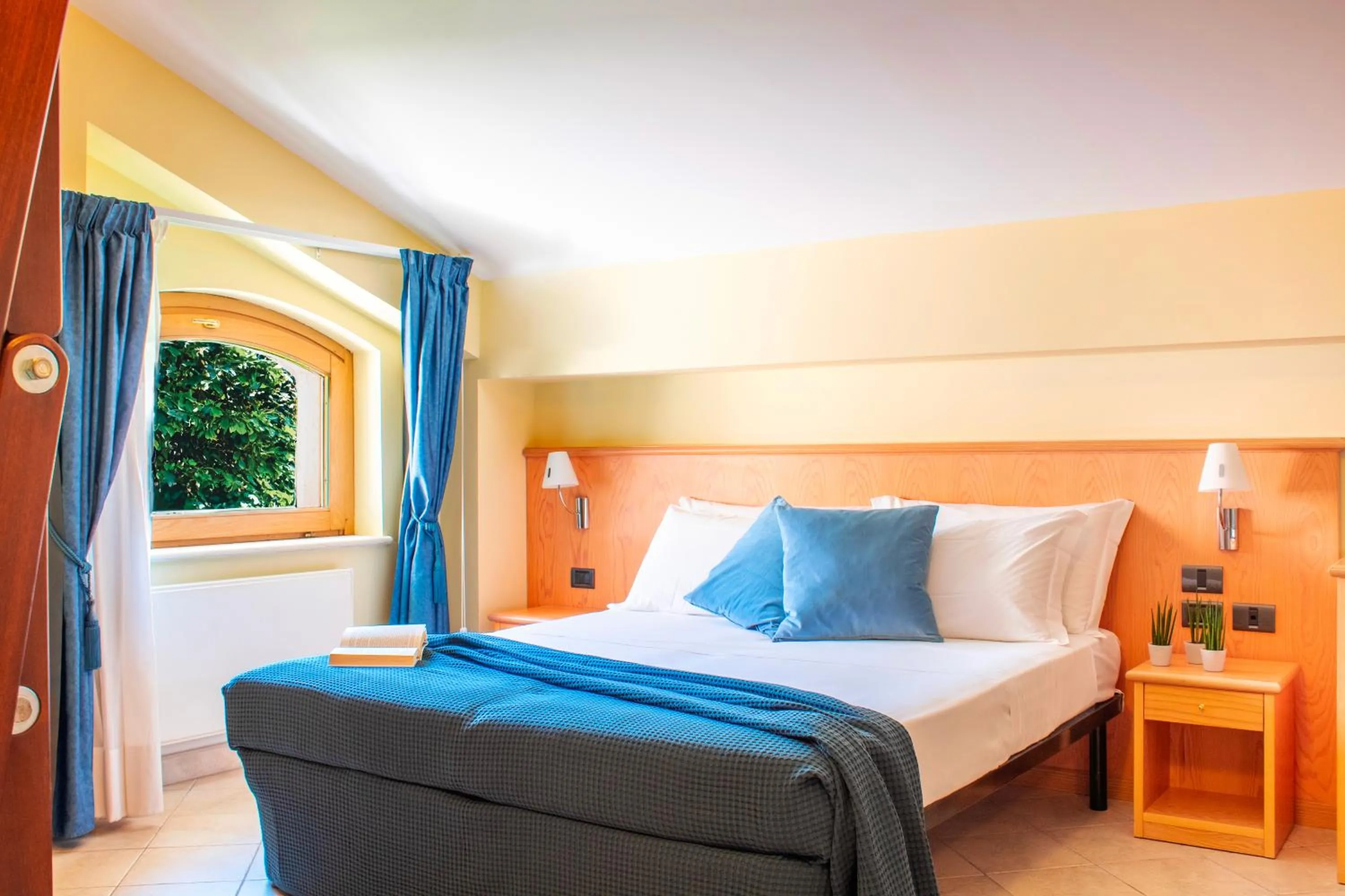 Bedroom, Bed in Albergo Il Giardino del Rio