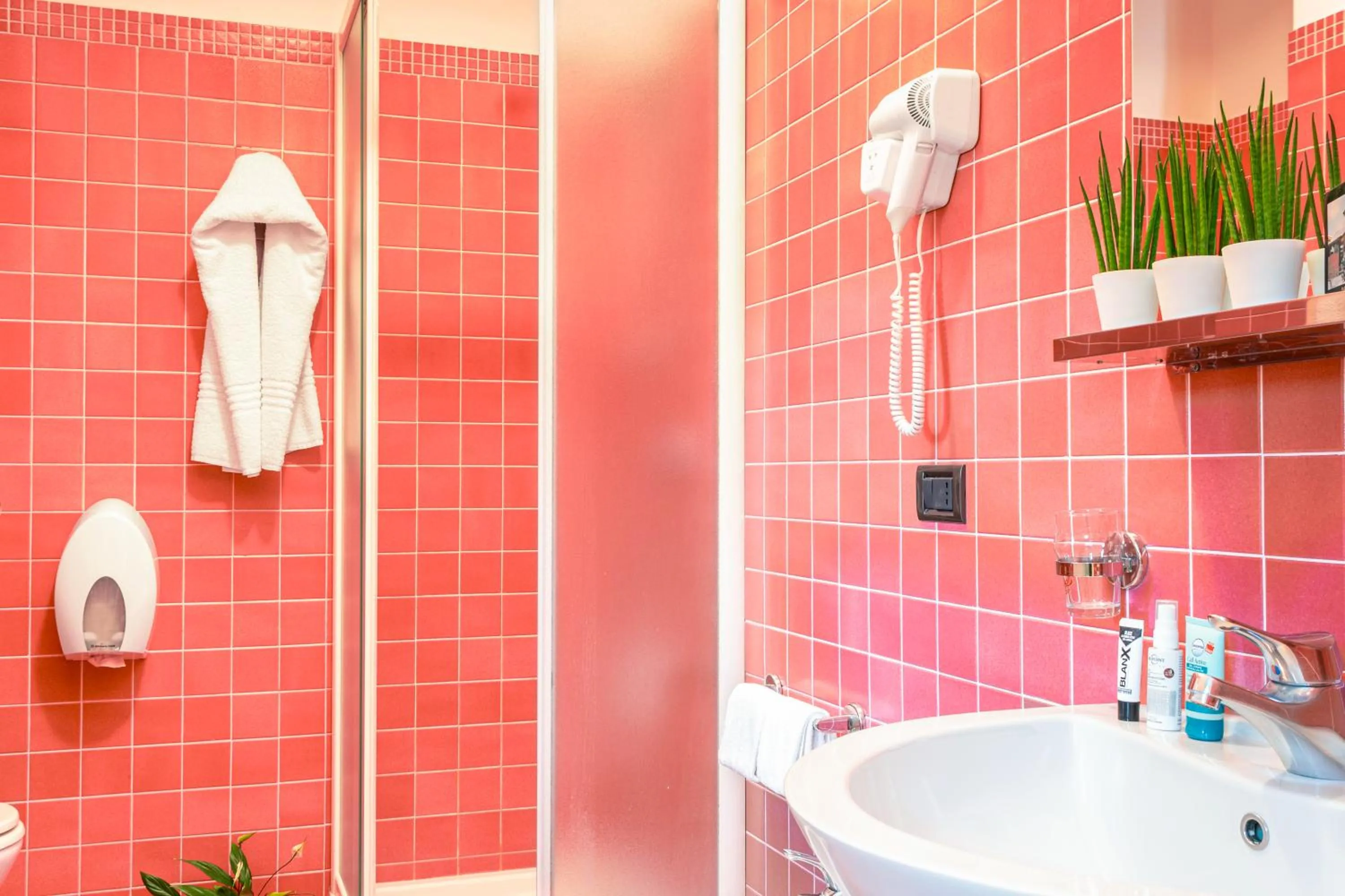 Bathroom in Albergo Il Giardino del Rio