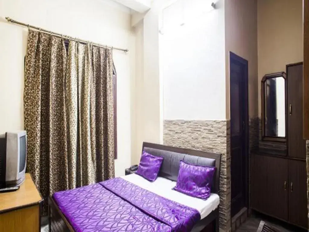 Bed in Hotel Grand Bed in Hotel Grand