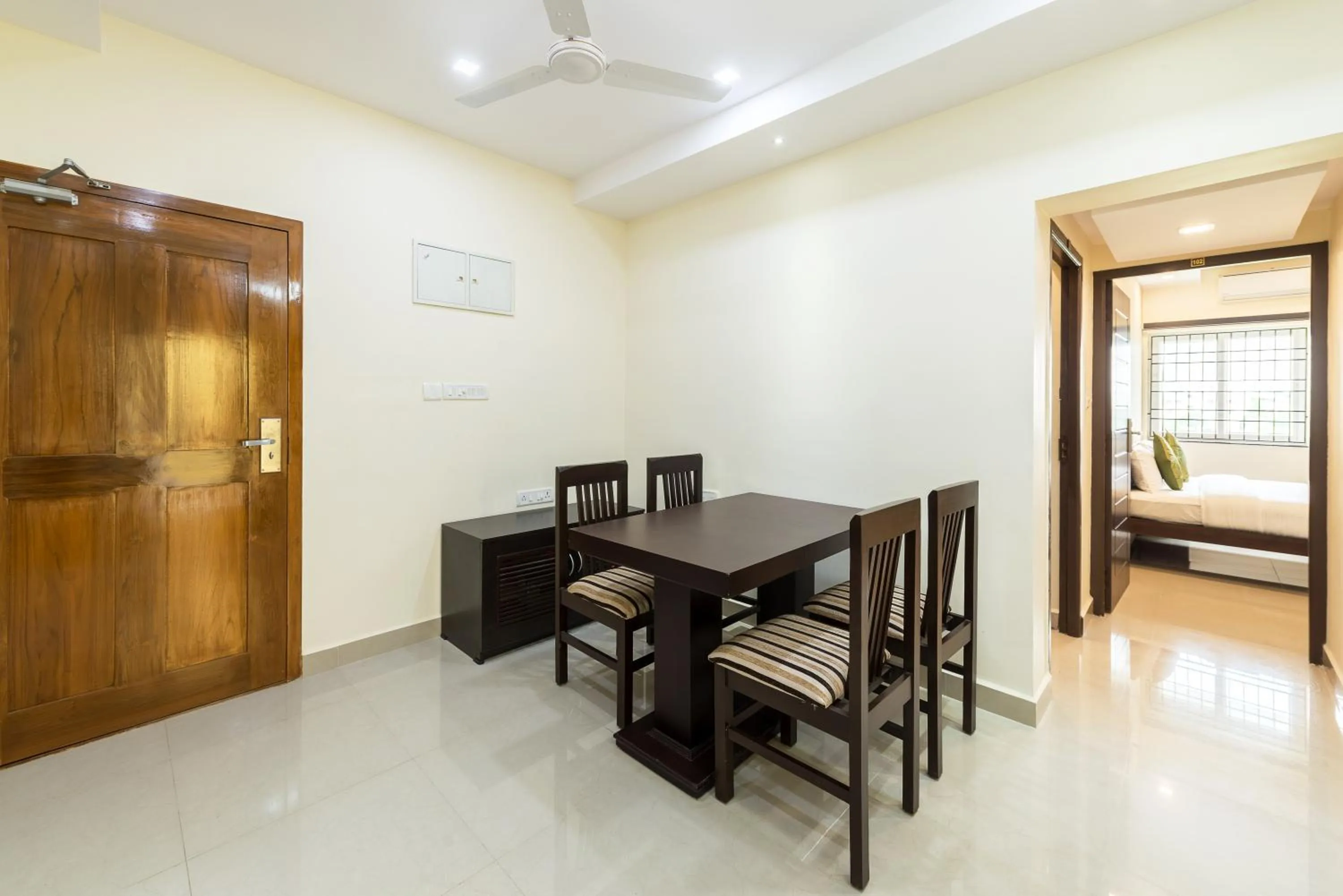 Dining area in Treebo Adin Residence Chennai Trade Centre