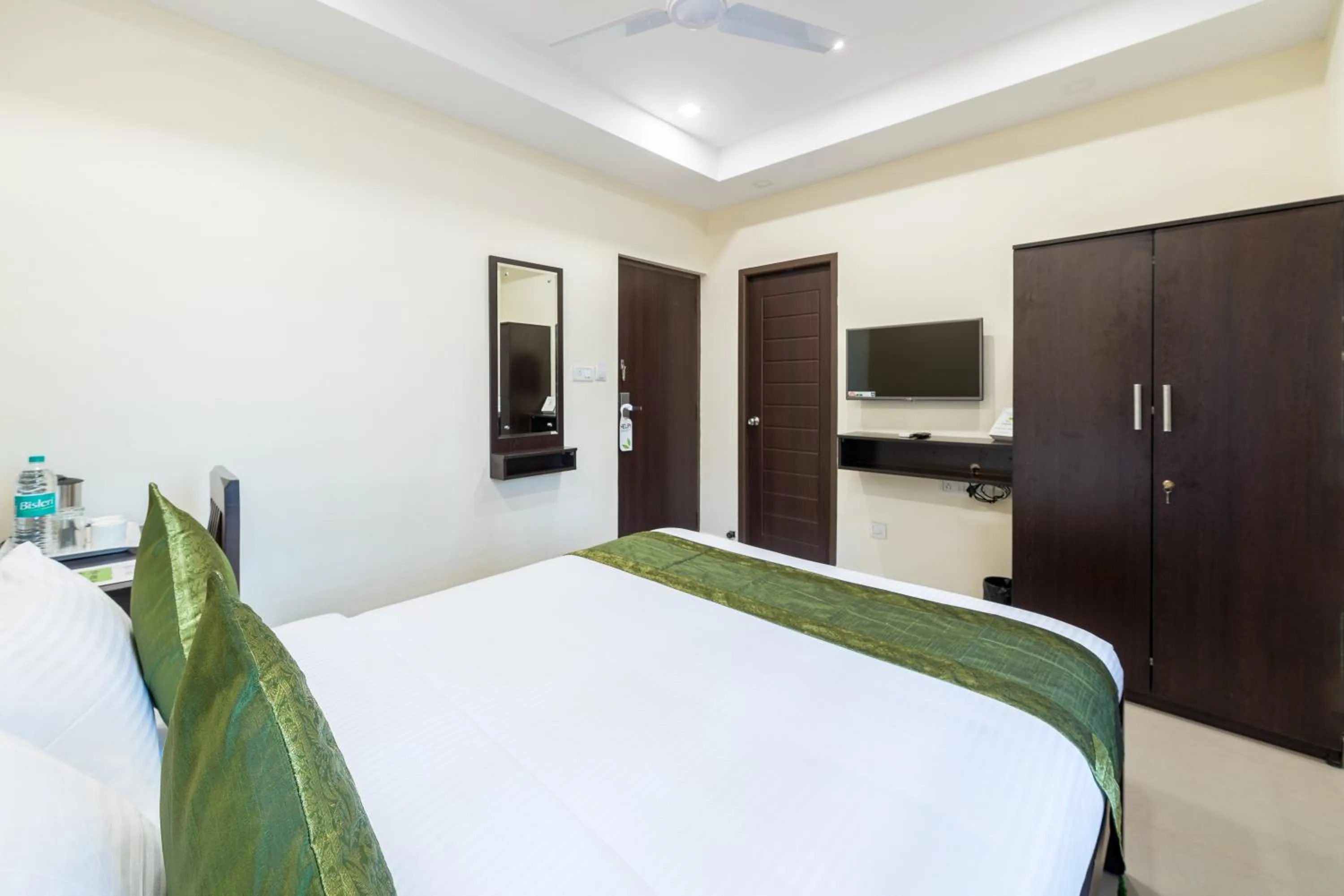 Bedroom, Bed in Treebo Adin Residence Chennai Trade Centre