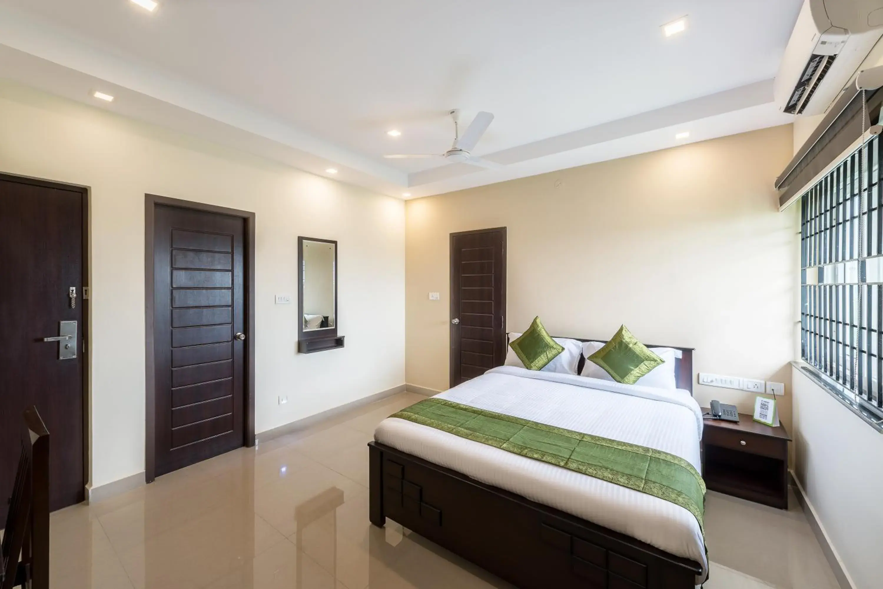 Bed in Treebo Adin Residence Chennai Trade Centre Bed in Treebo Adin Residence Chennai Trade Centre