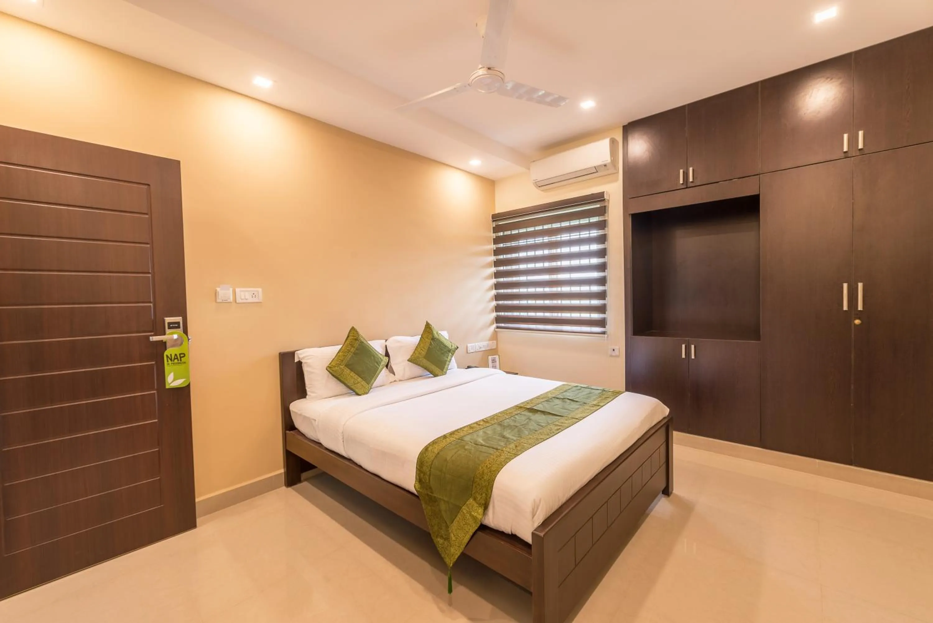 Bed in Treebo Adin Residence Chennai Trade Centre