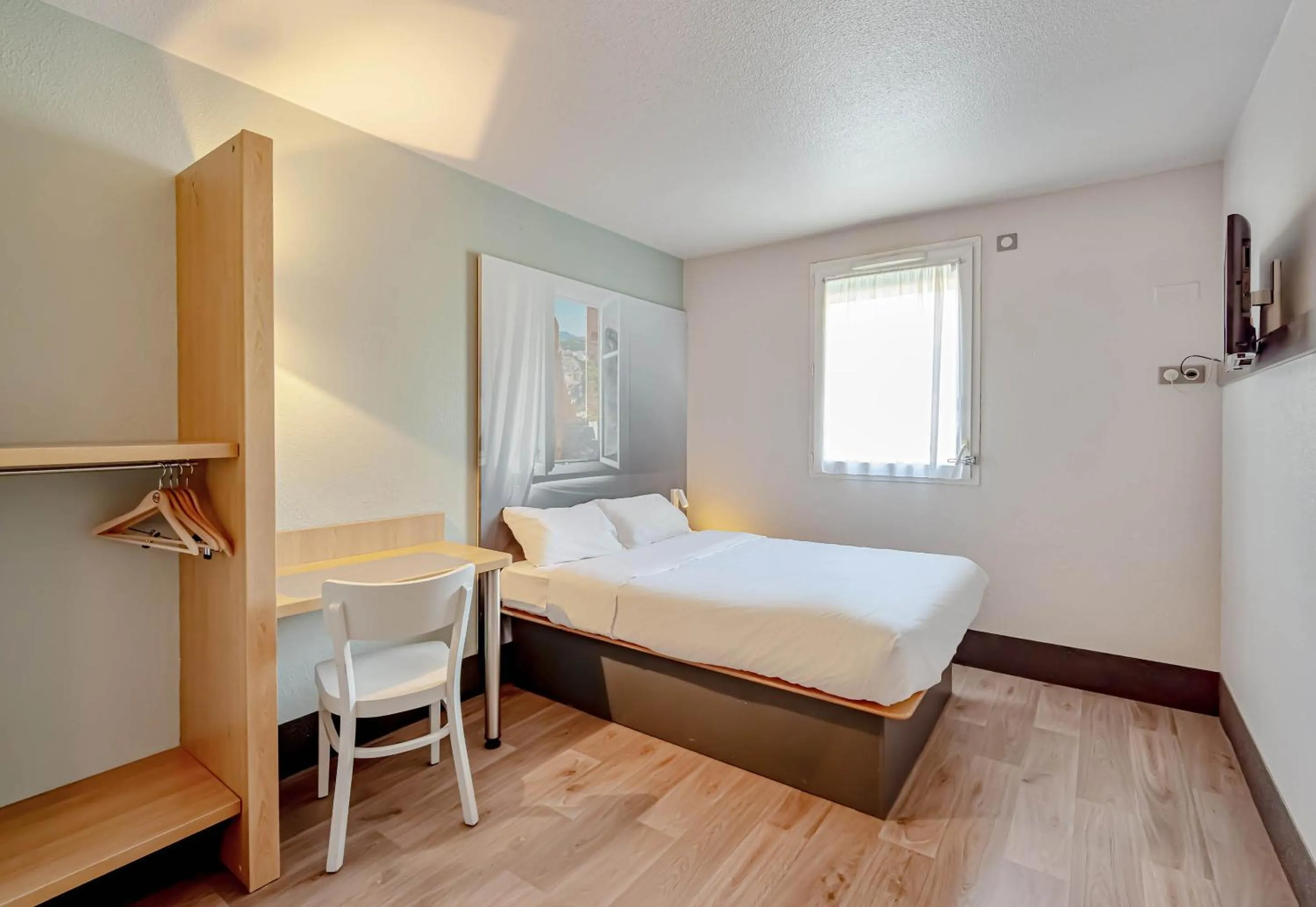 Bedroom, Bed in B&B HOTEL Brignoles