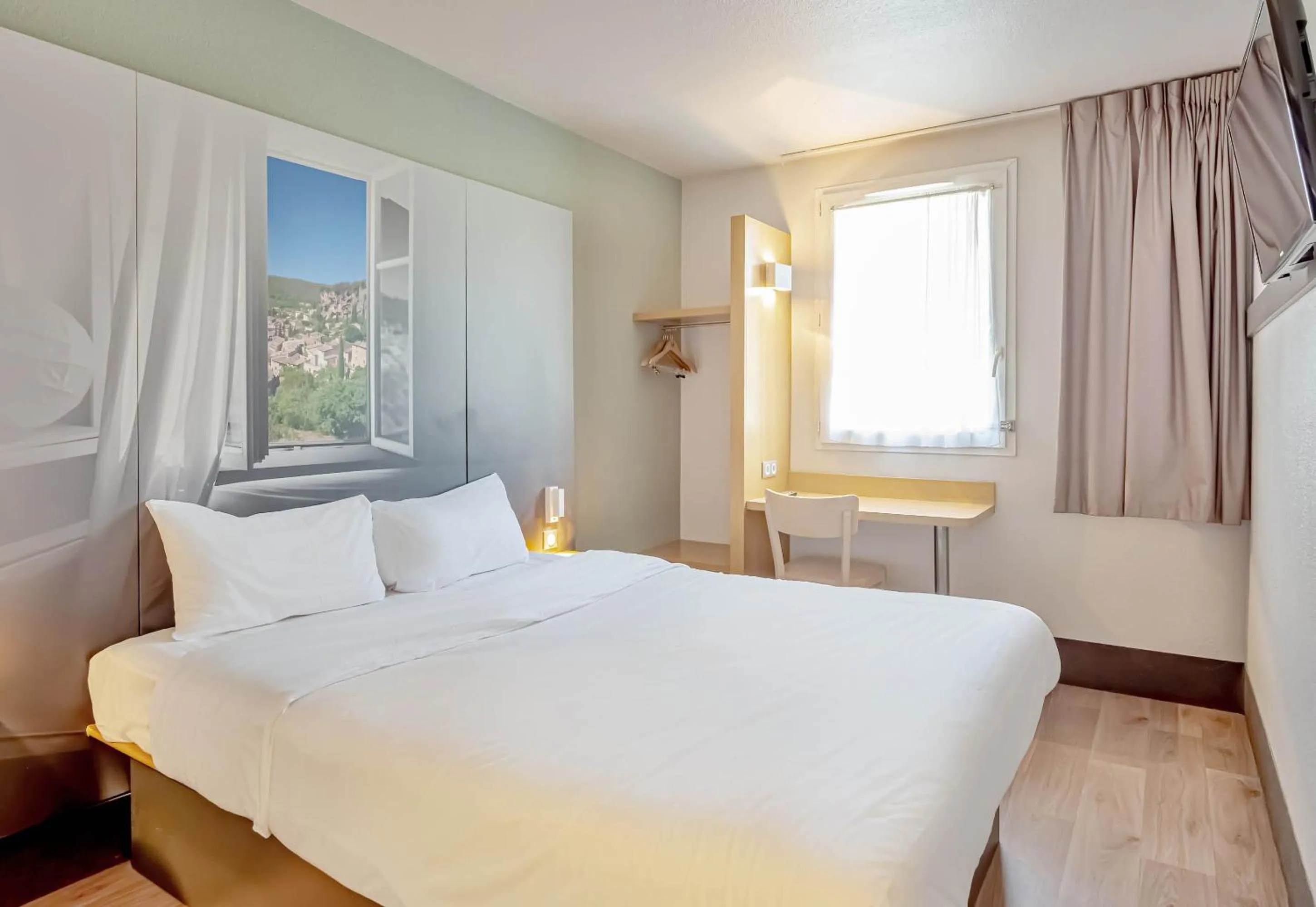 Bedroom, Bed in B&B HOTEL Brignoles