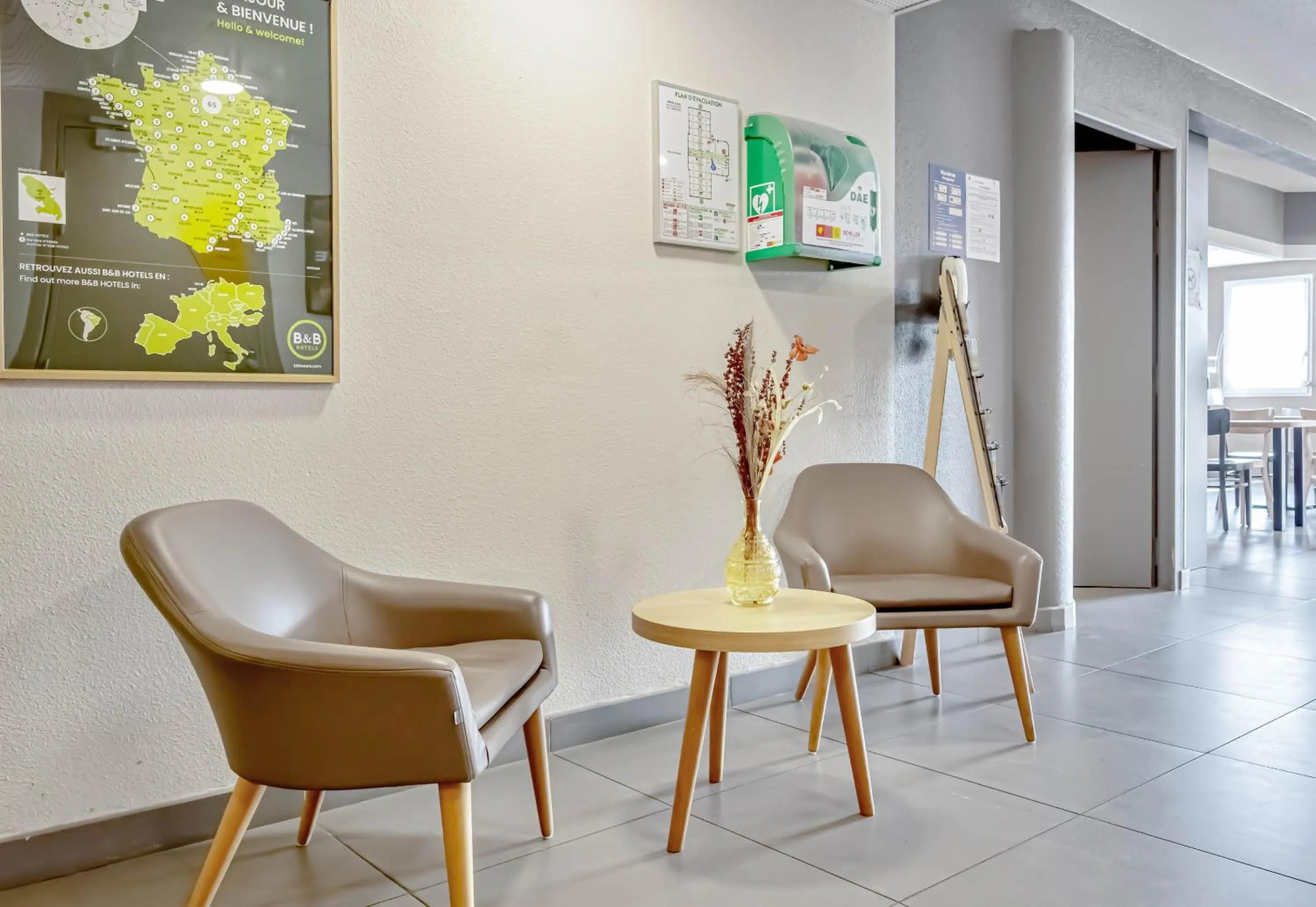 Seating area in B&B HOTEL Brignoles