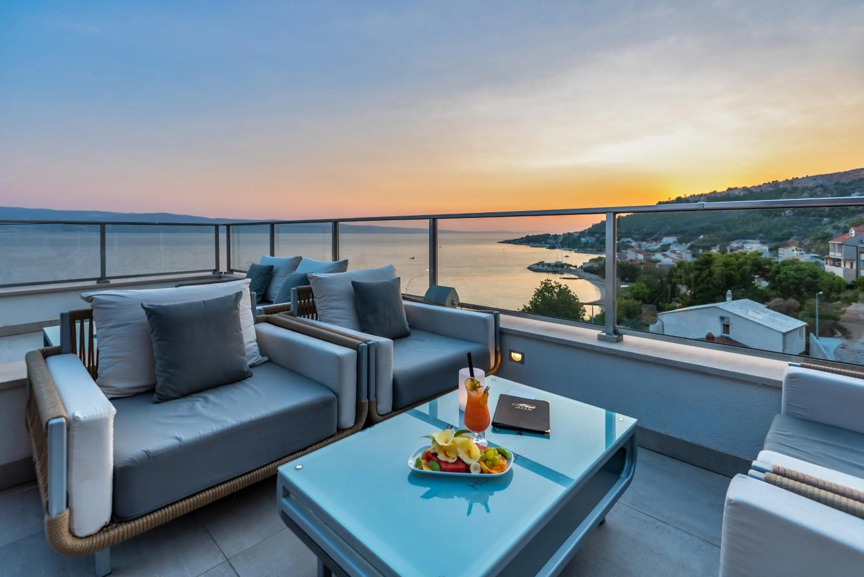 Lounge or bar in Hotel Plaža Duće