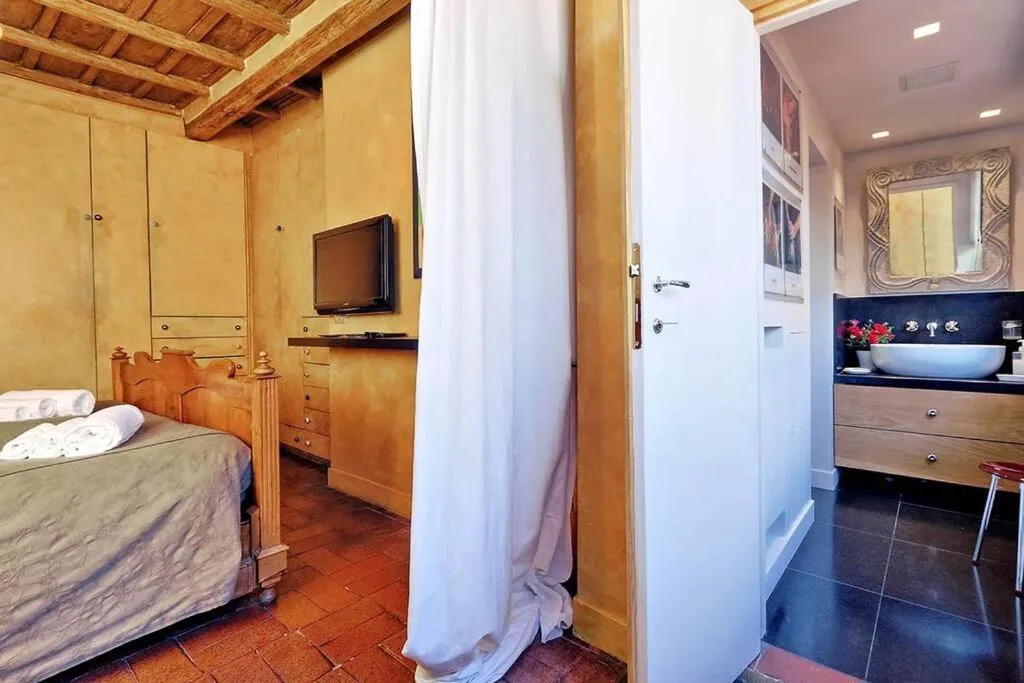 Bed in Spectacular Luxury Flat in Trastevere