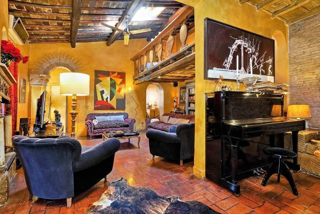 Bed in Spectacular Luxury Flat in Trastevere