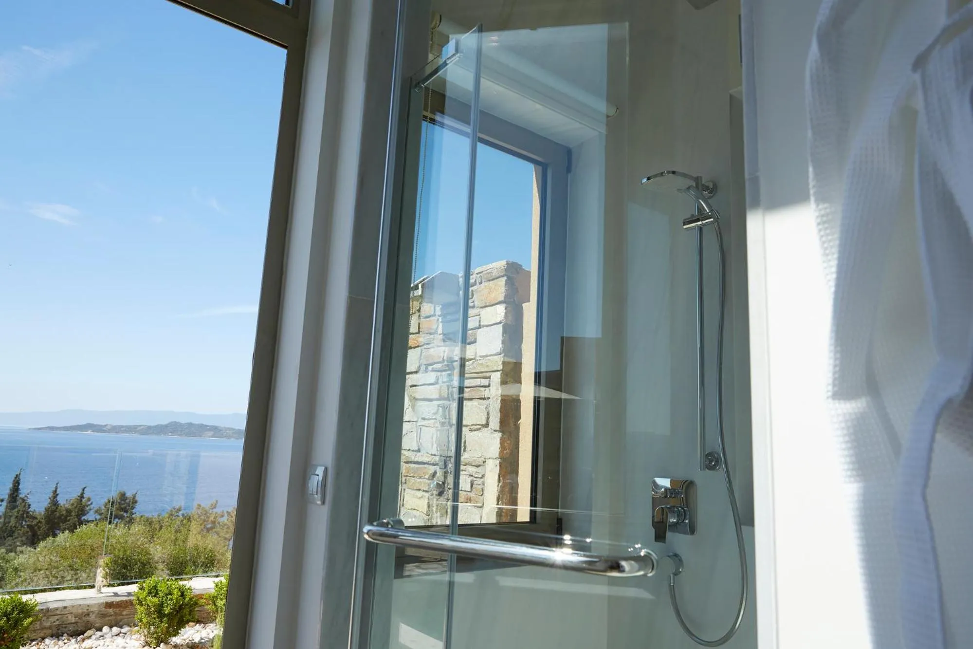 Shower in Eagles Villas - Small Luxury Hotels of The World