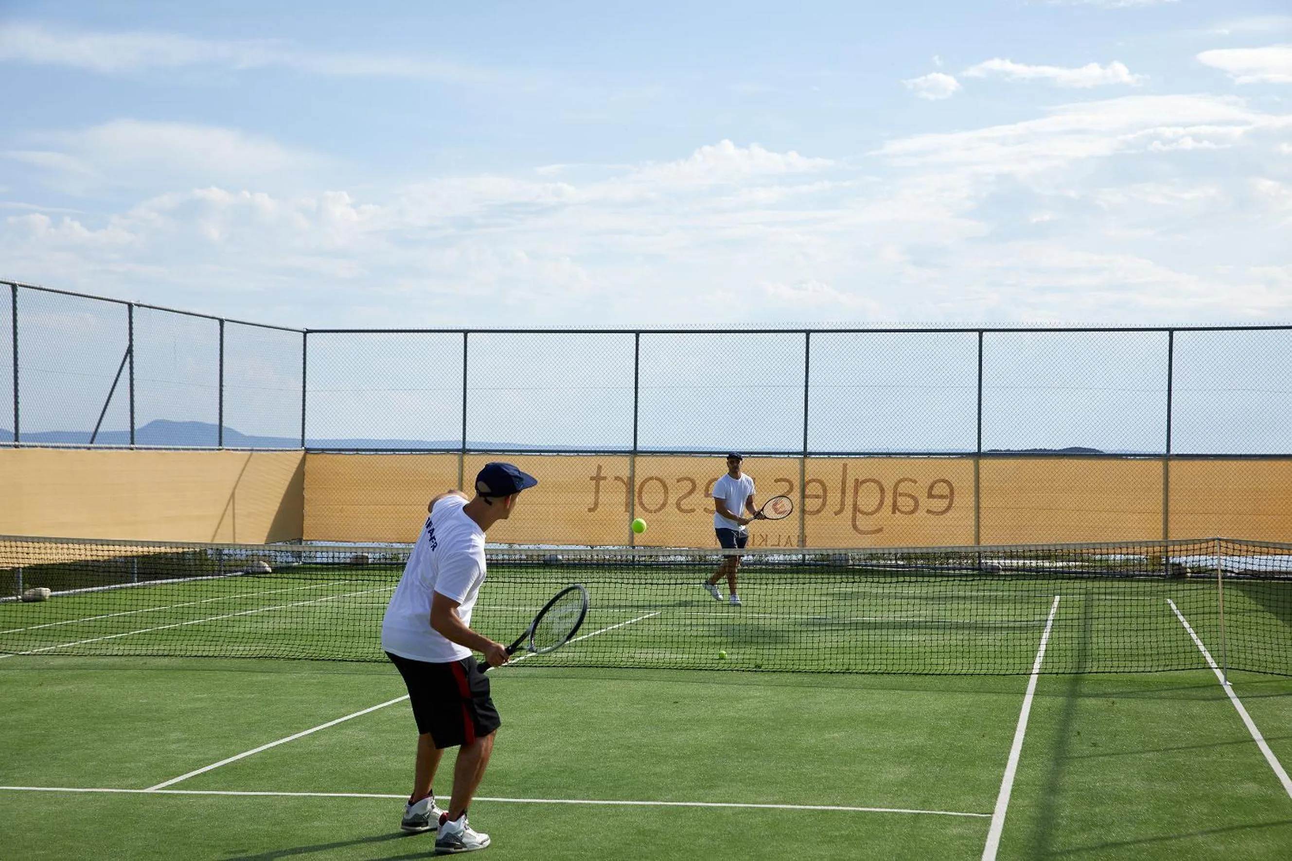 Tennis court in Eagles Villas - Small Luxury Hotels of The World