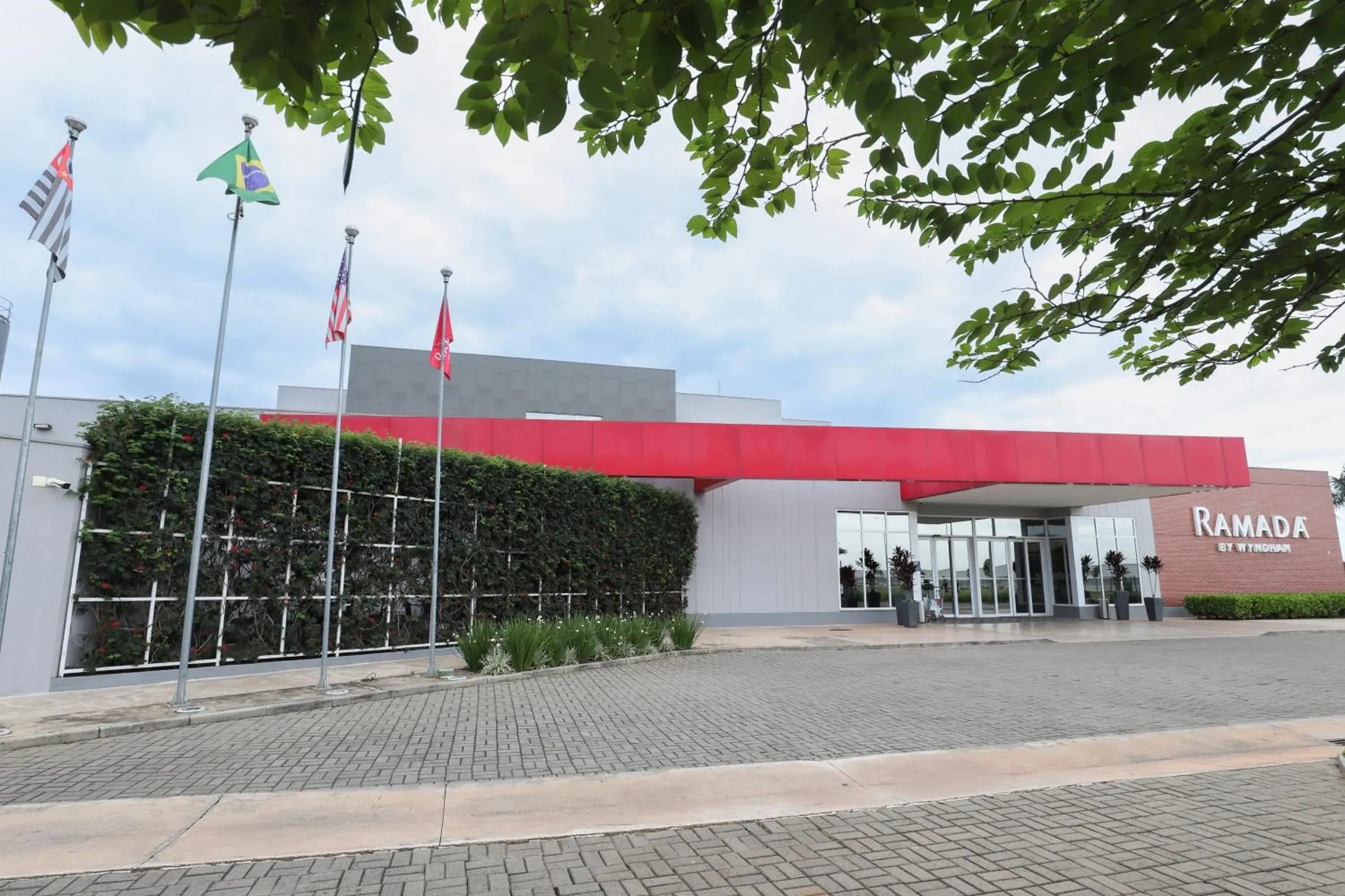 Property building in Ramada by Wyndham Campinas Viracopos Property building in Ramada by Wyndham Campinas Viracopos