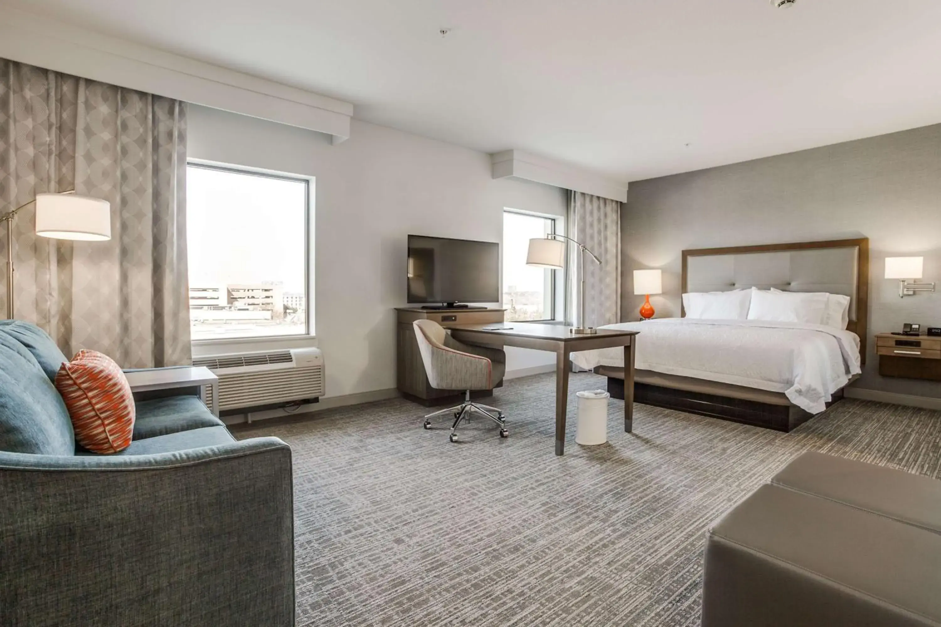 Bed in Hampton Inn & Suites Dallas-Central Expy/North Park Area Bed in Hampton Inn & Suites Dallas-Central Expy/North Park Area