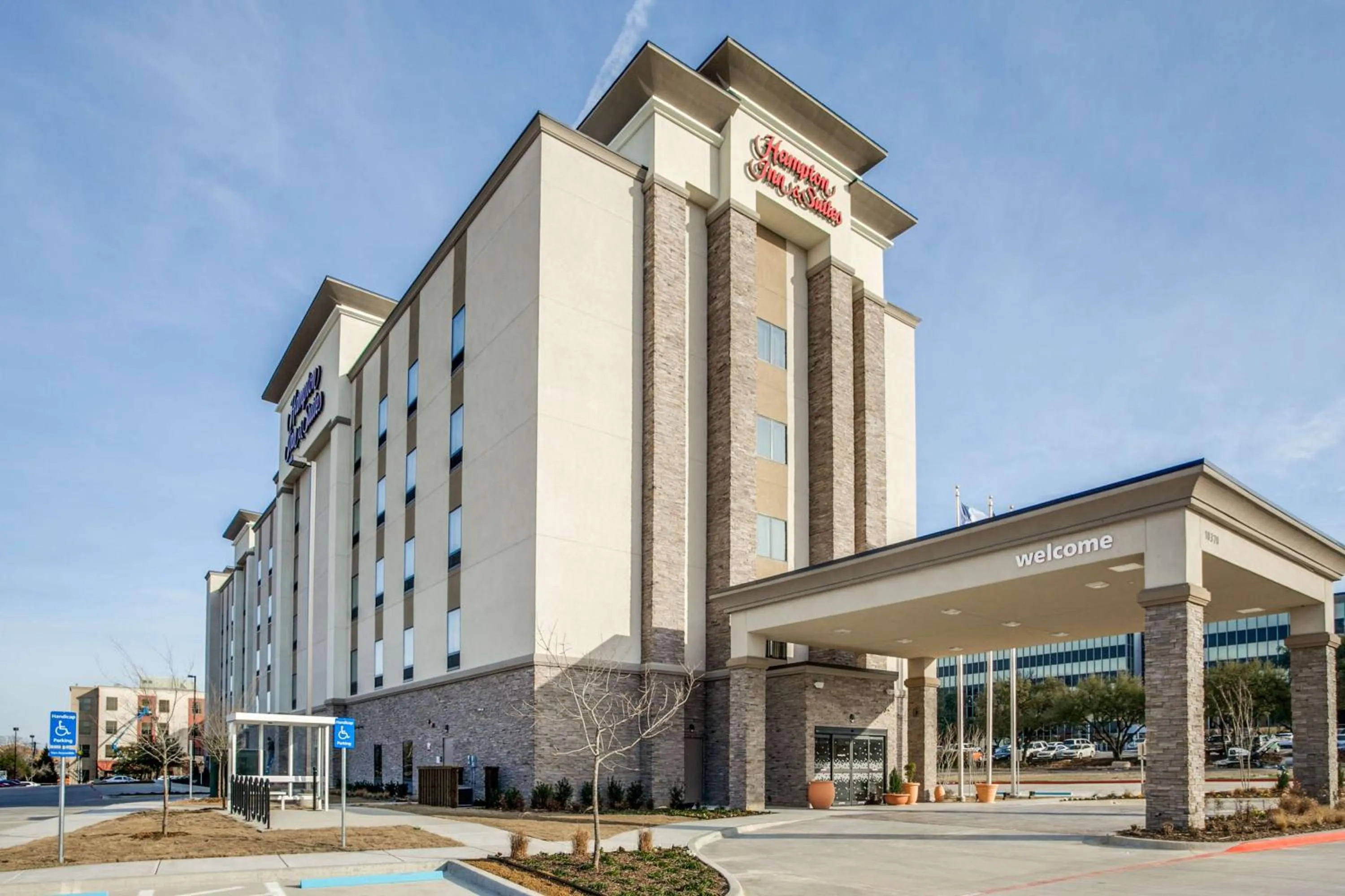 Property building in Hampton Inn & Suites Dallas-Central Expy/North Park Area