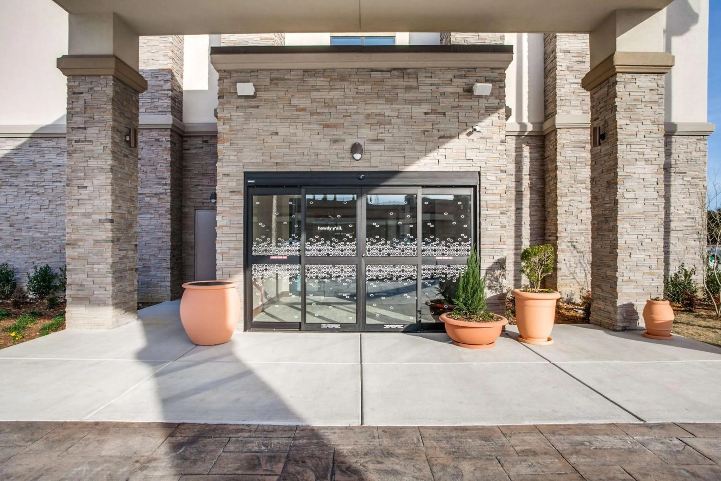 Property building in Hampton Inn & Suites Dallas-Central Expy/North Park Area