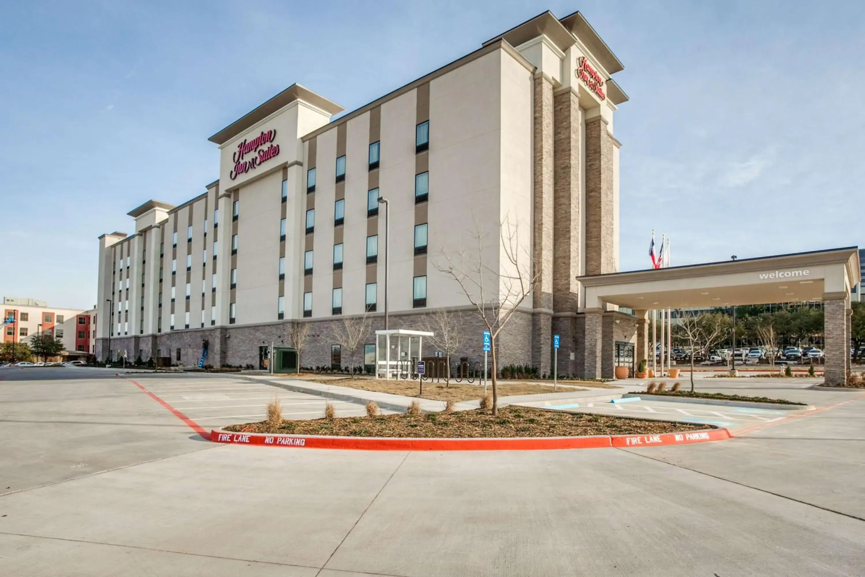 Property building in Hampton Inn & Suites Dallas-Central Expy/North Park Area Property building in Hampton Inn & Suites Dallas-Central Expy/North Park Area