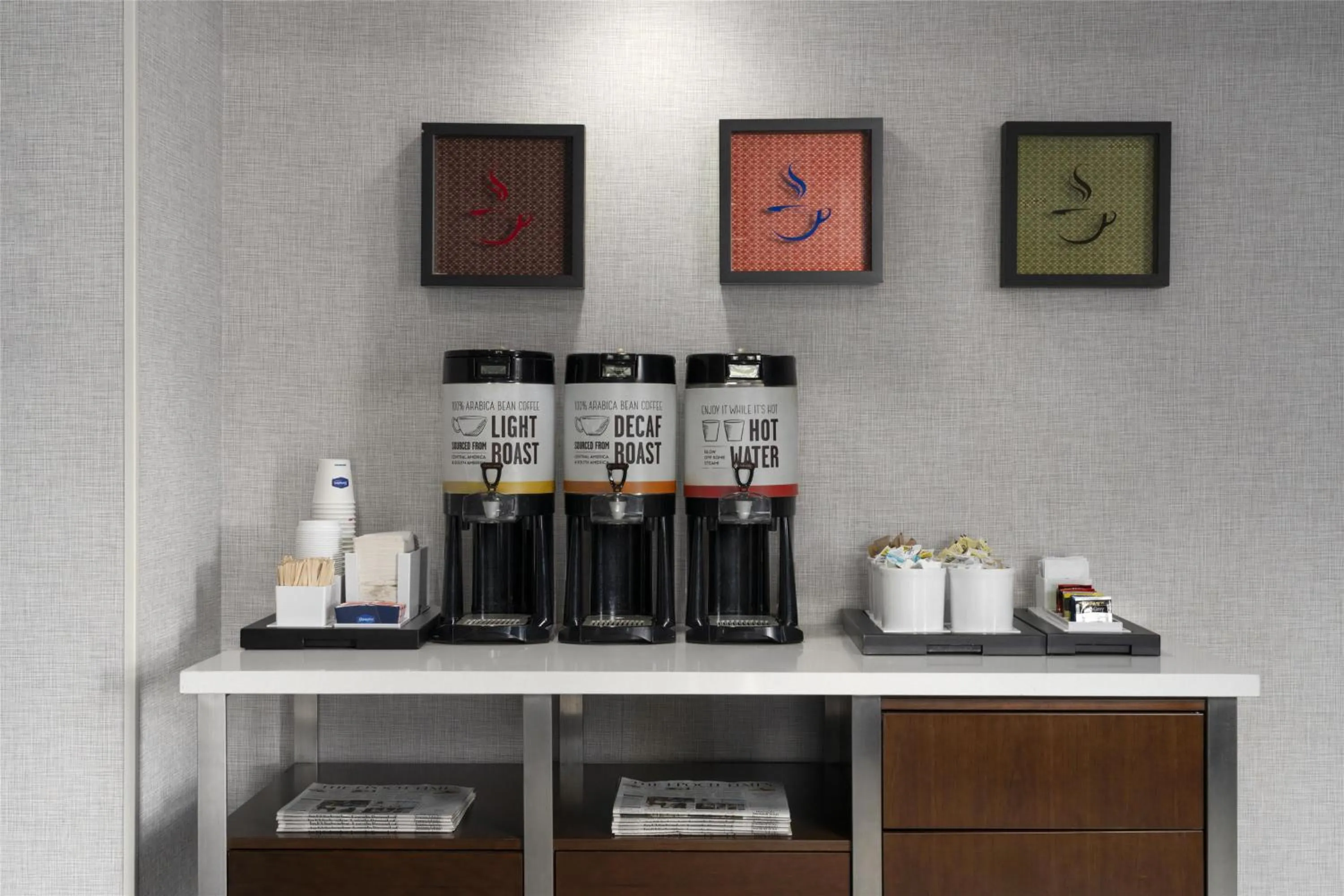 Dining area in Hampton Inn & Suites Yonkers - Westchester