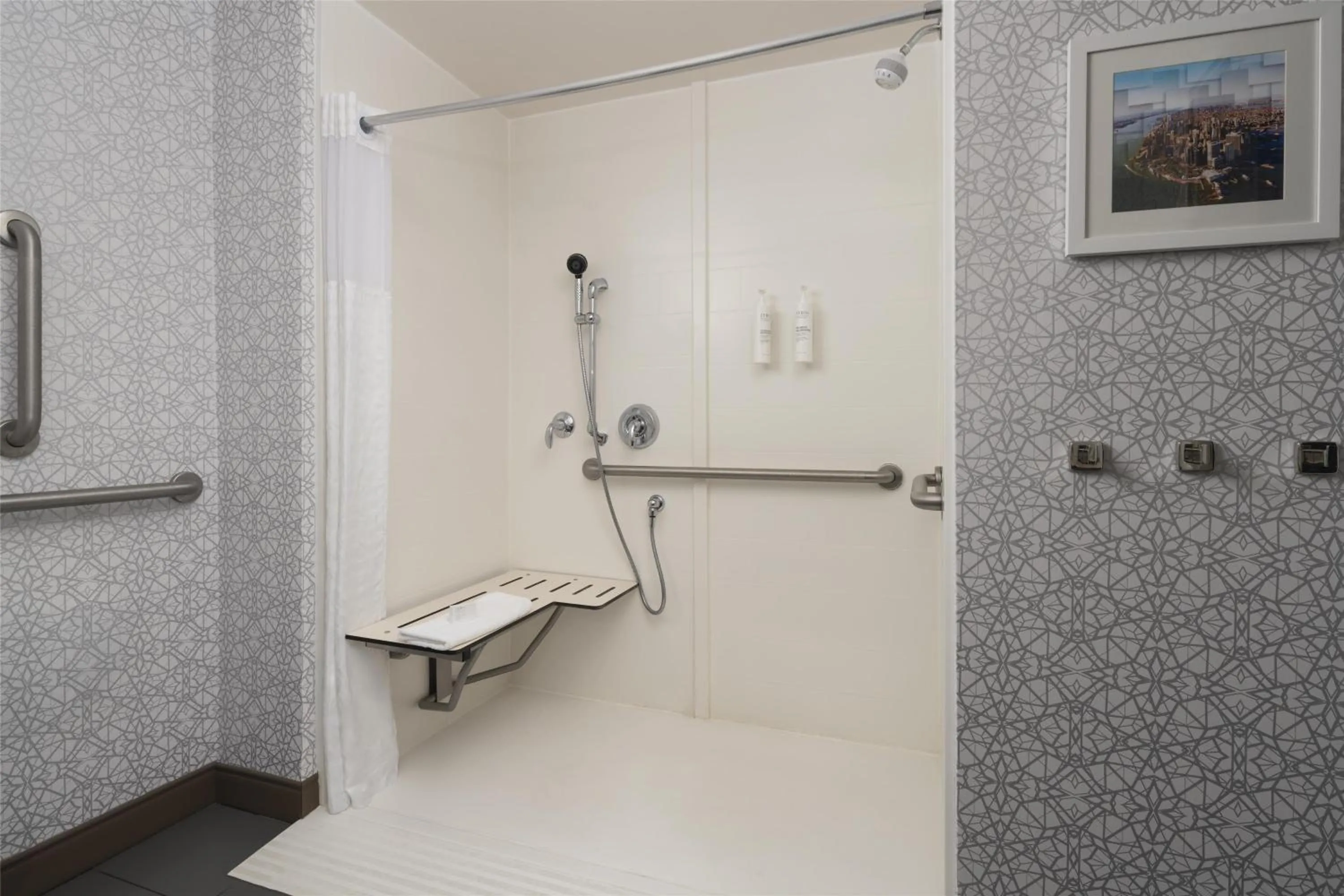 Bathroom in Hampton Inn & Suites Yonkers - Westchester