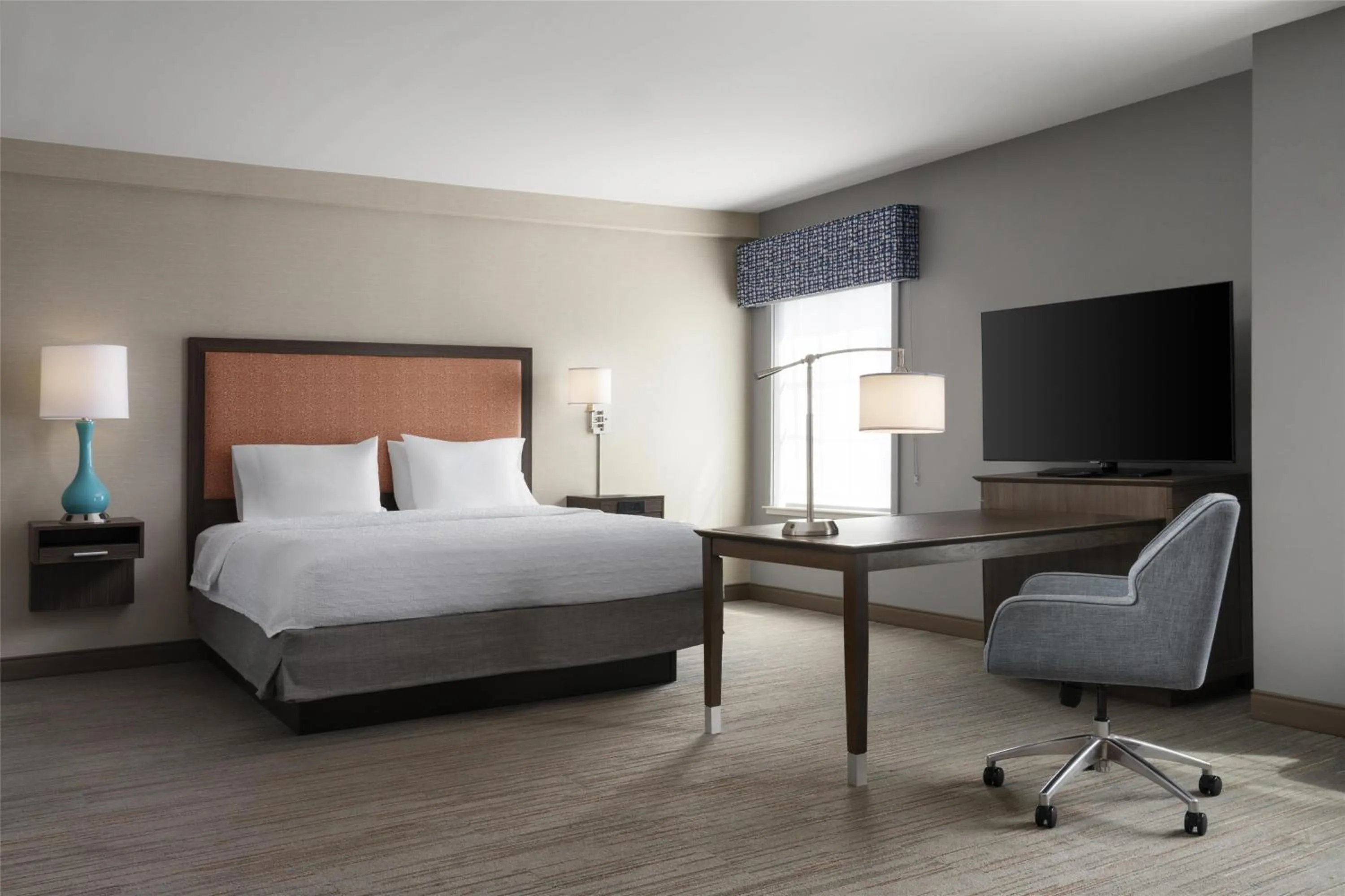 Bedroom, Bed in Hampton Inn & Suites Yonkers - Westchester
