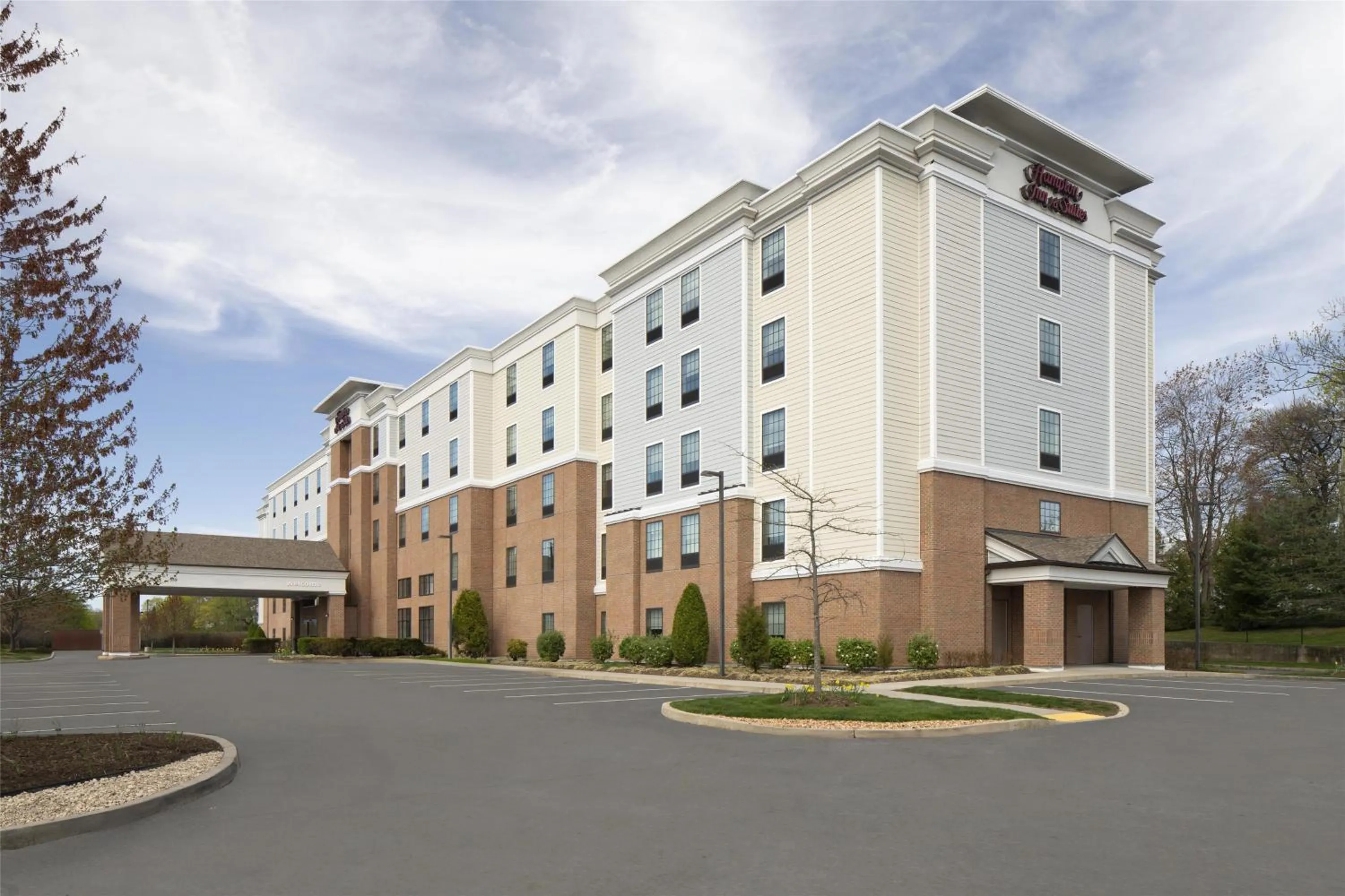 Property building in Hampton Inn & Suites Yonkers - Westchester