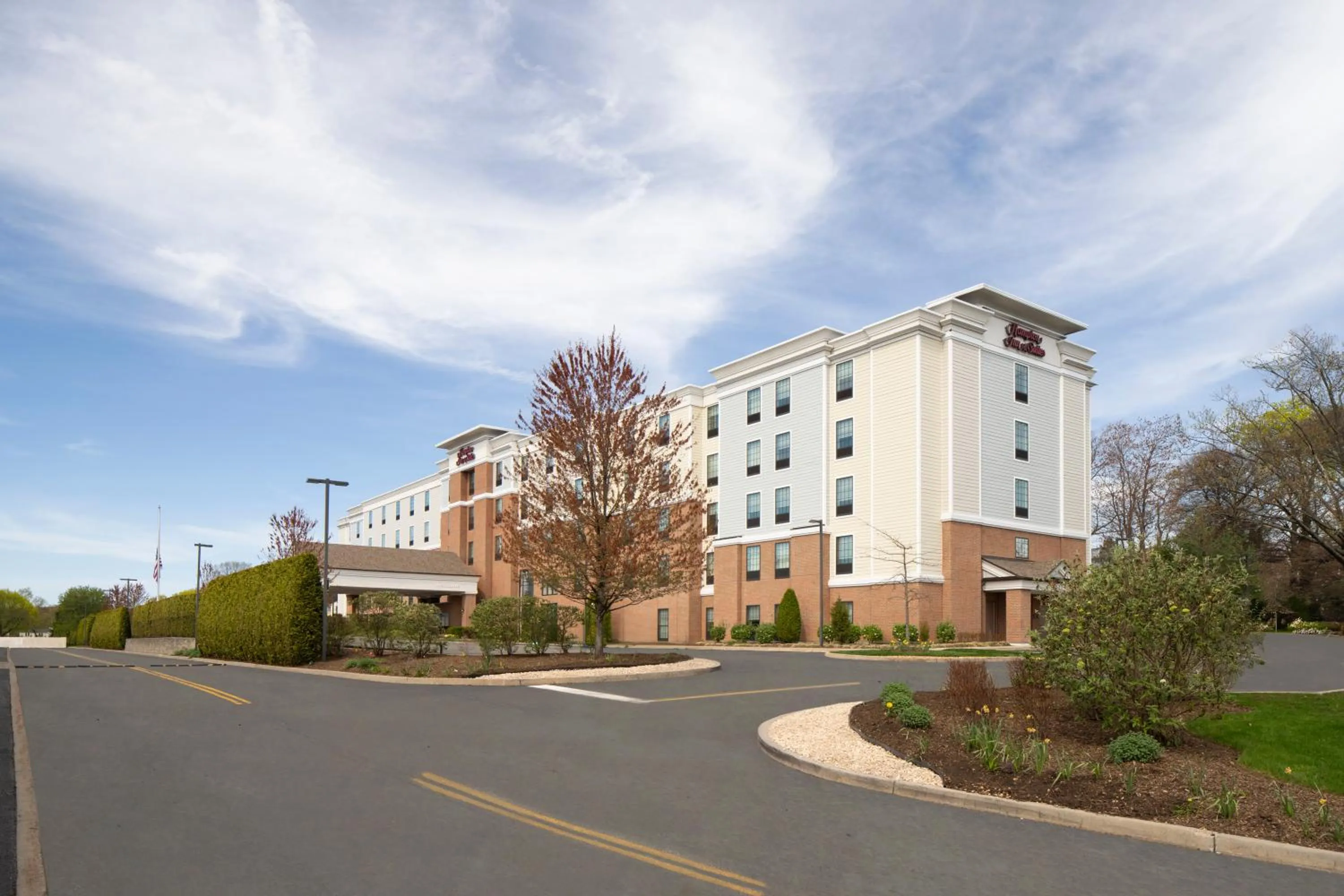 Property building in Hampton Inn & Suites Yonkers - Westchester