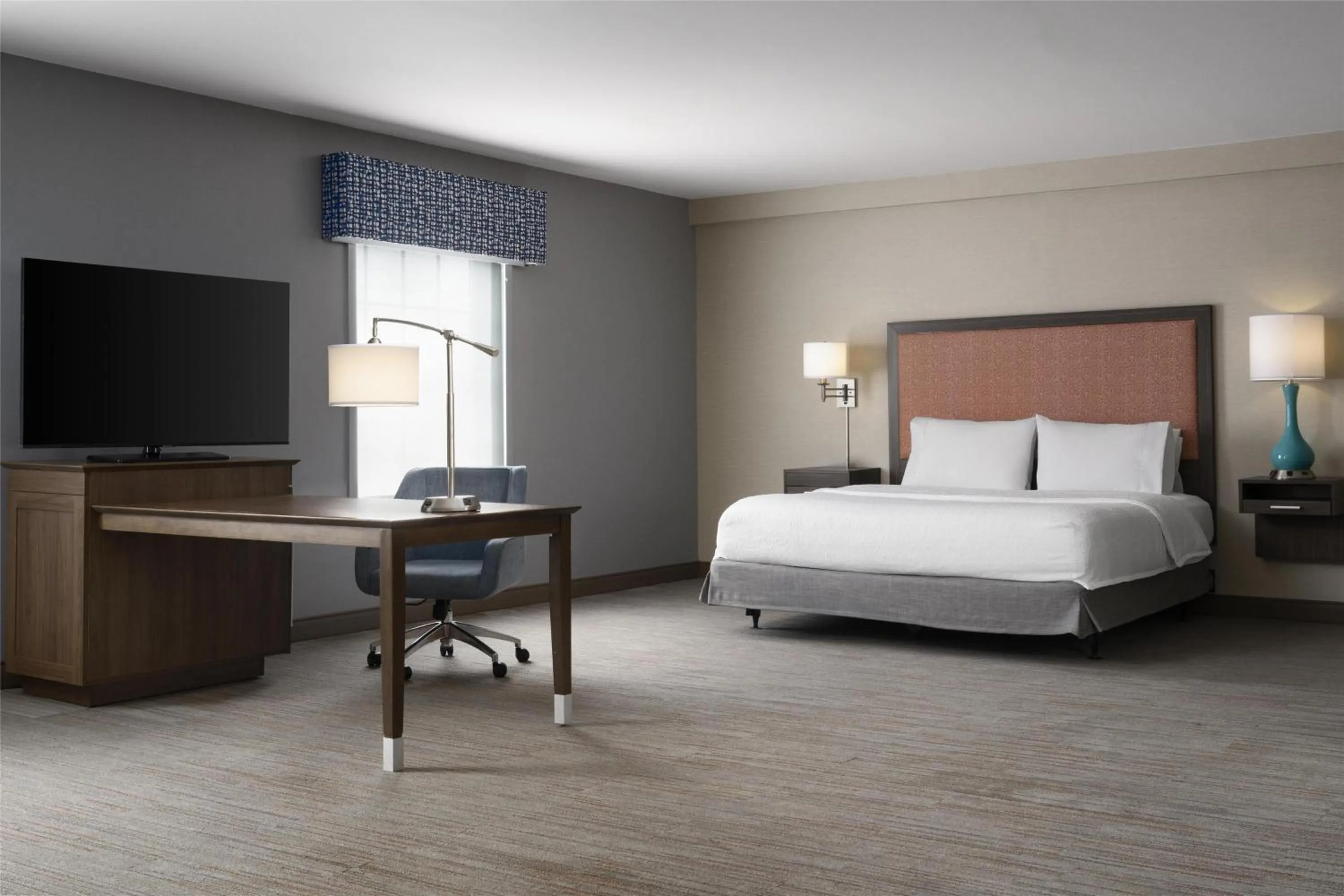 Bedroom, Bed in Hampton Inn & Suites Yonkers - Westchester