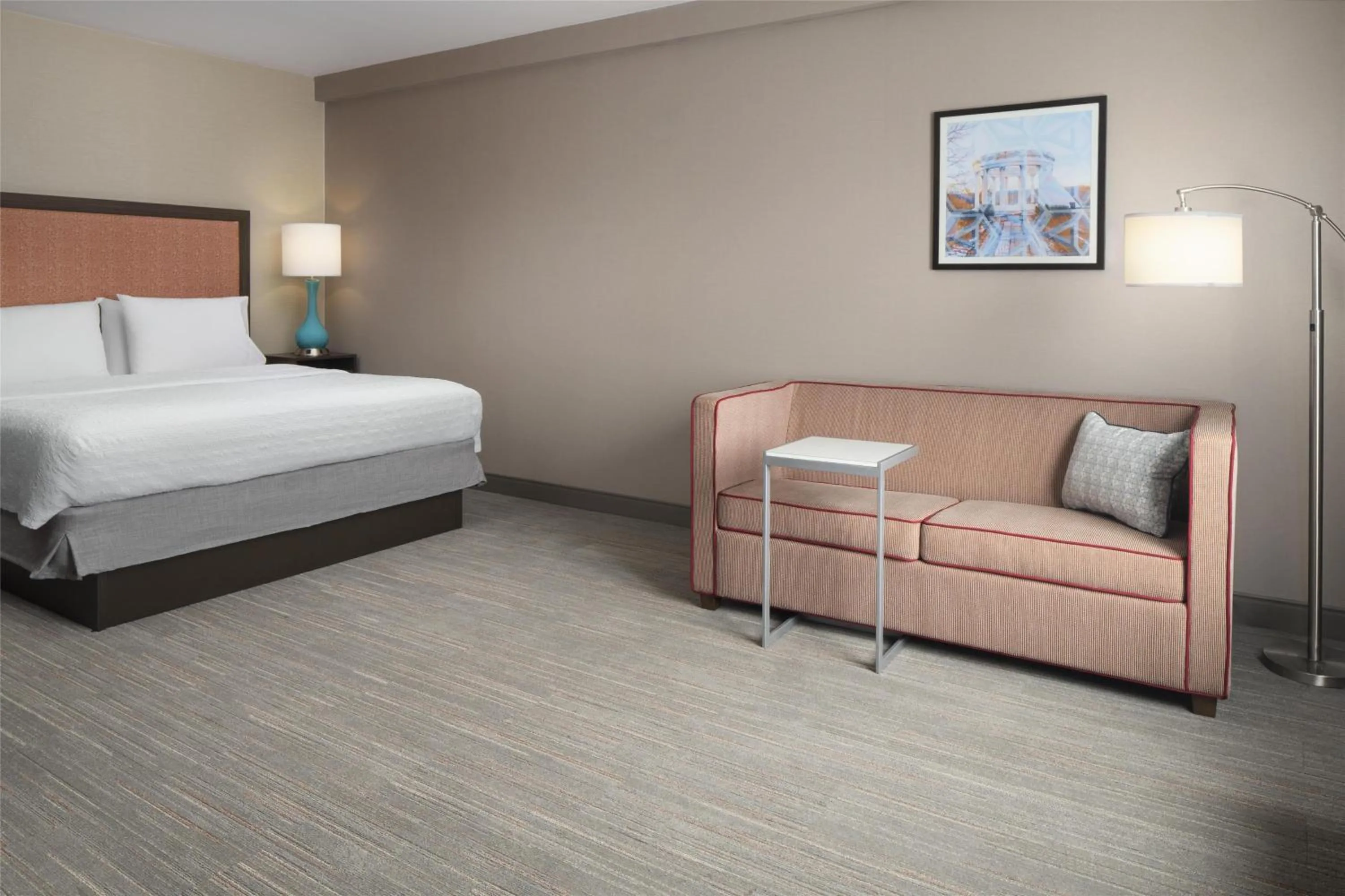 Living room, Bed in Hampton Inn & Suites Yonkers - Westchester