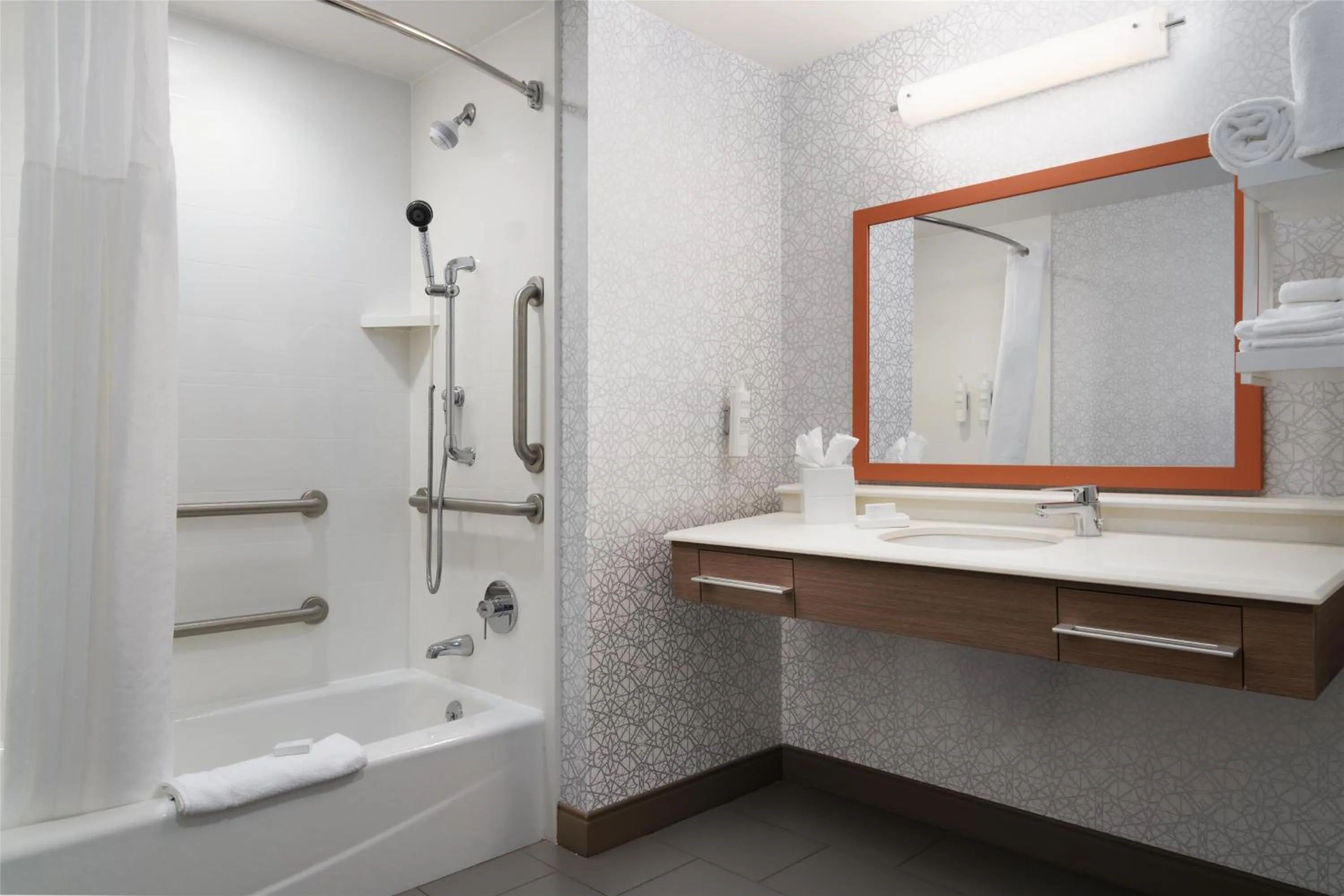 Bathroom in Hampton Inn & Suites Yonkers - Westchester