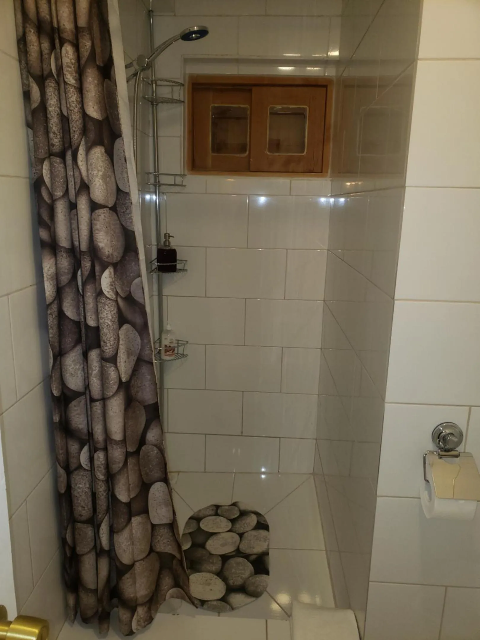 Shower in Hostal Illauca de Atacama