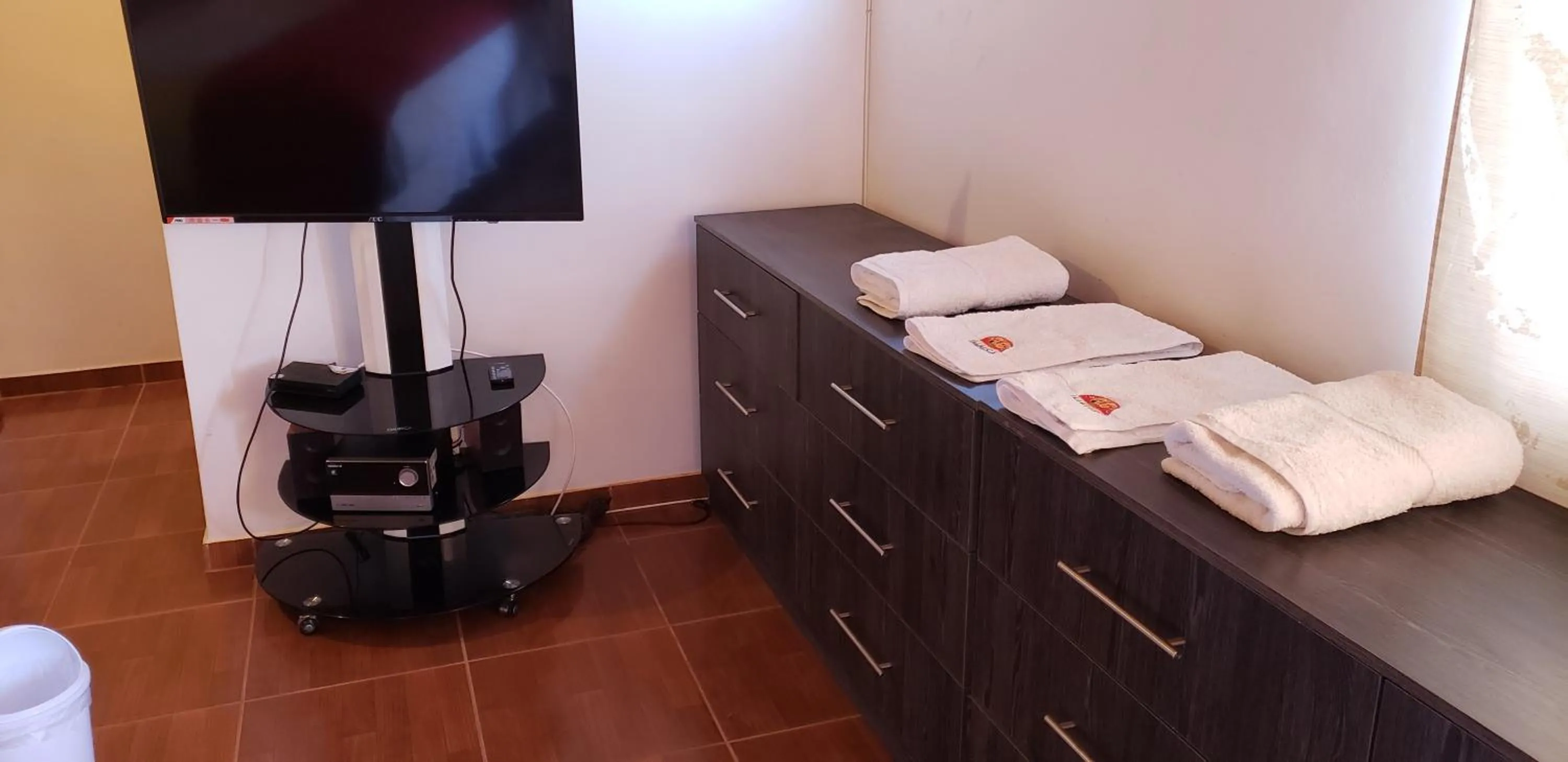 TV and multimedia, Bed in Hostal Illauca de Atacama
