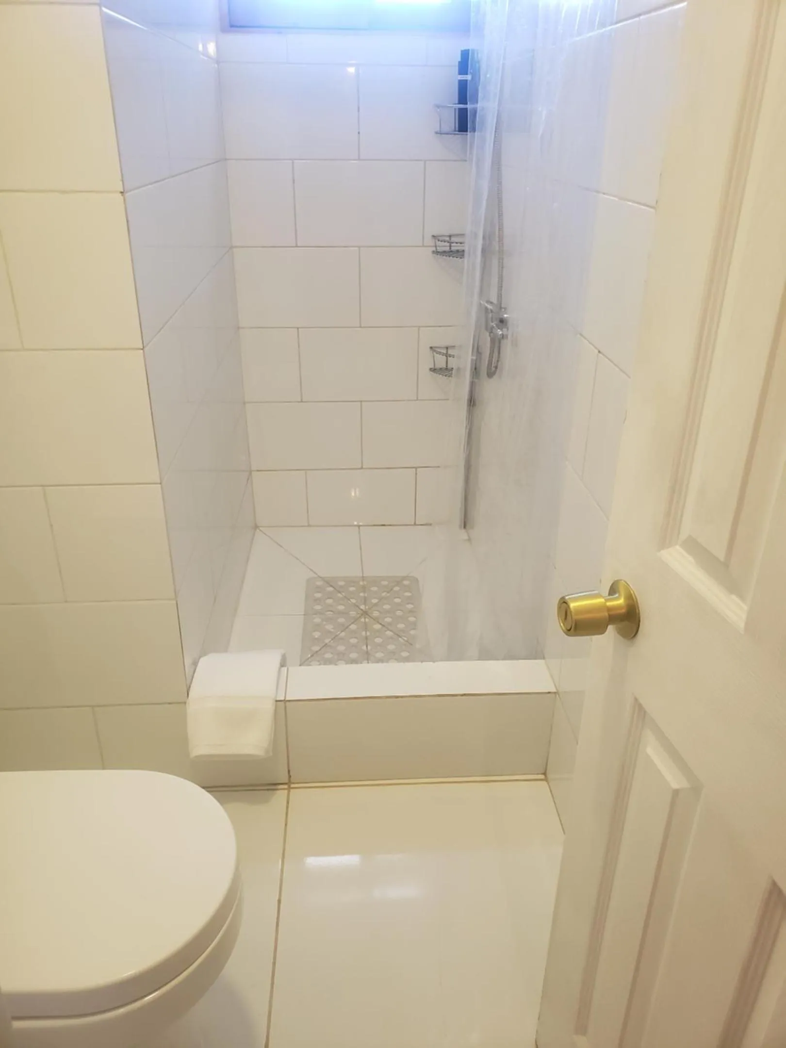Shower in Hostal Illauca de Atacama