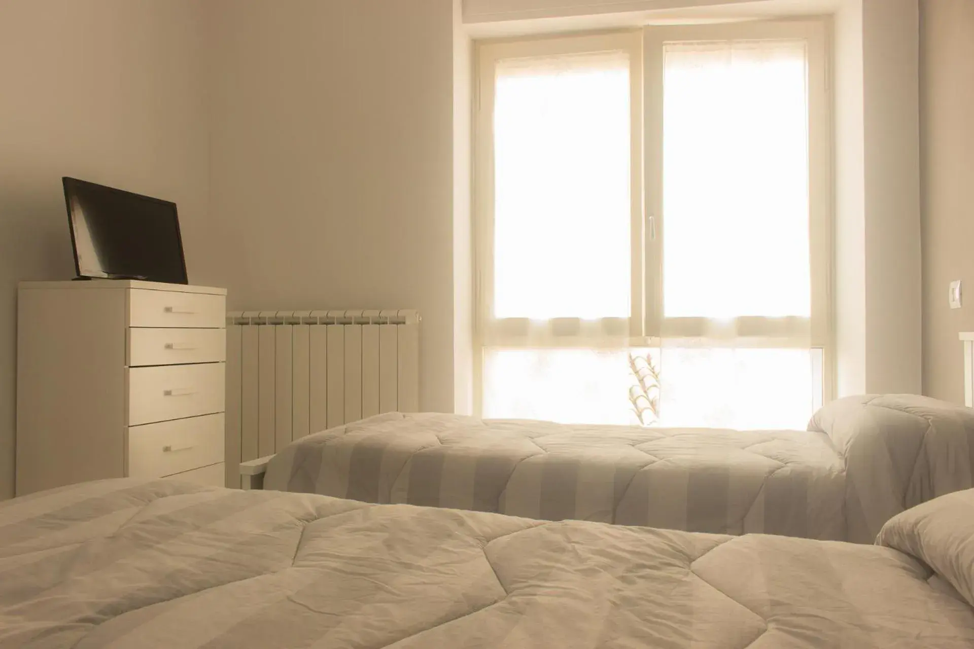 Twin Room with Shared Bathroom - single occupancy in Casa Roncalli Twin Room with Shared Bathroom - single occupancy in Casa Roncalli
