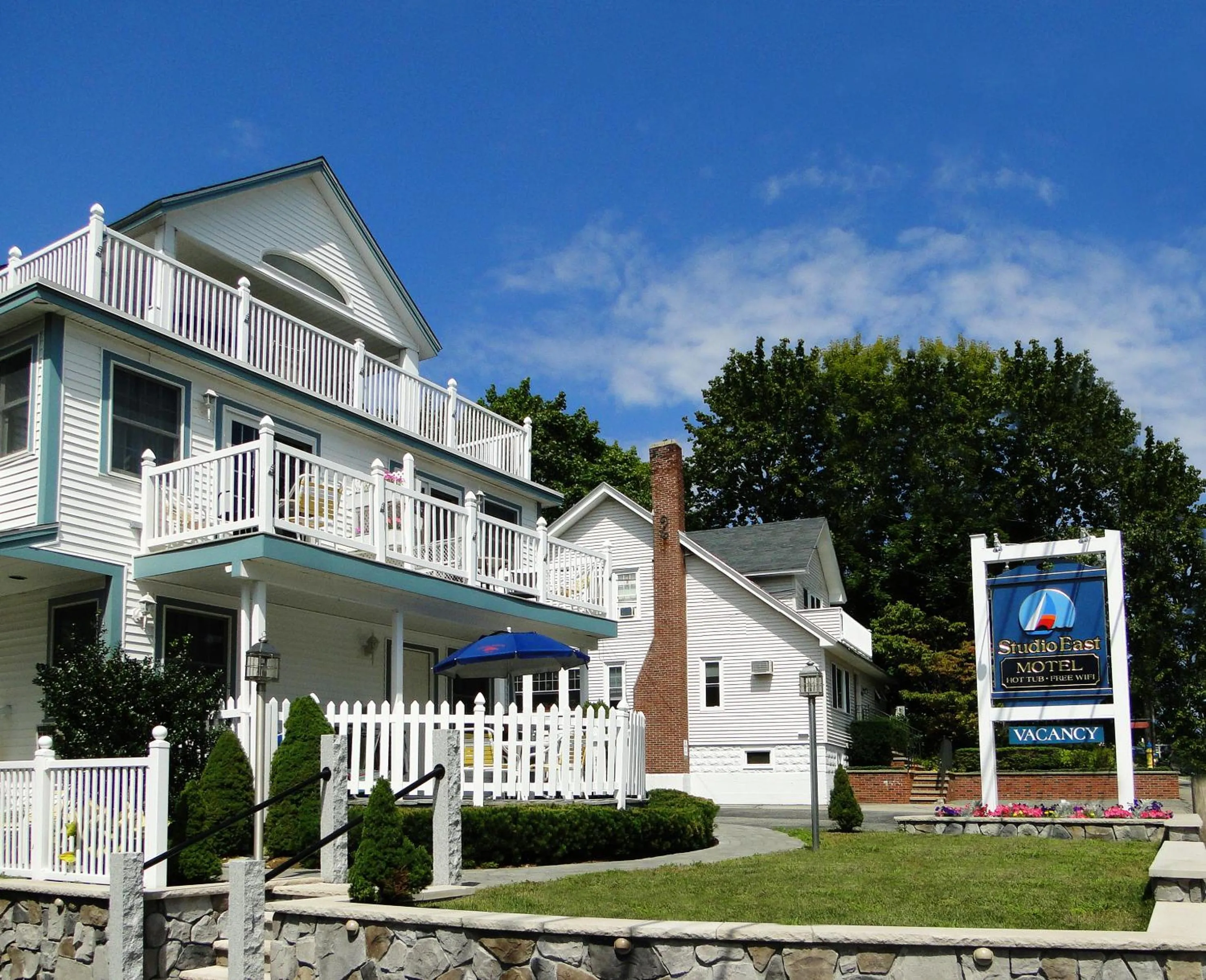 Property building in Studio East Motel