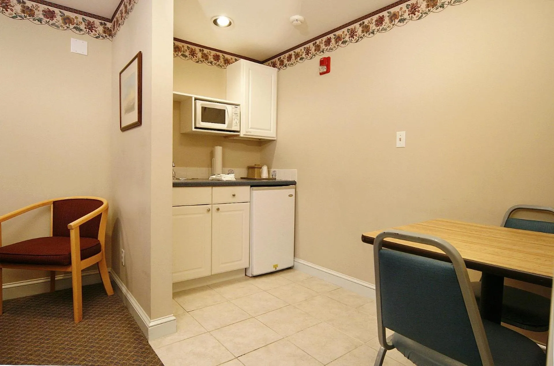 Kitchen or kitchenette in Studio East Motel